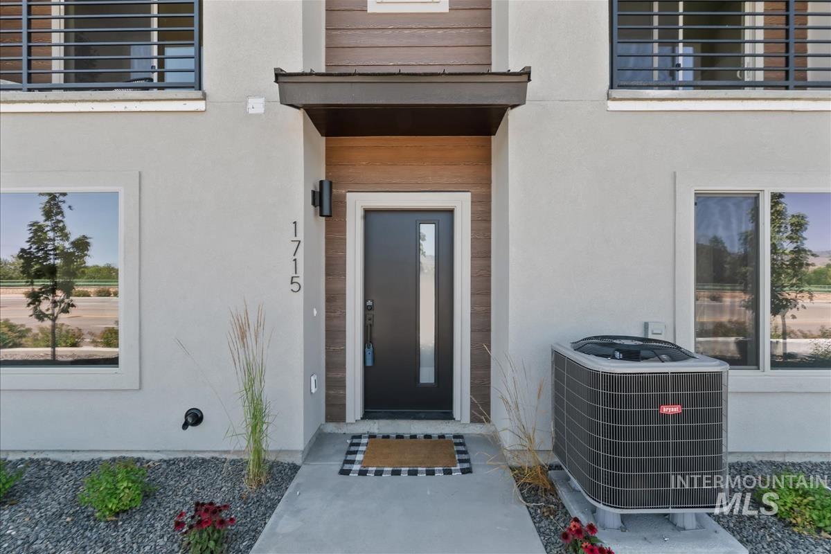 1703 S Federal Way, Boise, Idaho 83705, 3 Bedrooms, 3.5 Bathrooms, Residential For Sale, Price $599,880,MLS 98976831