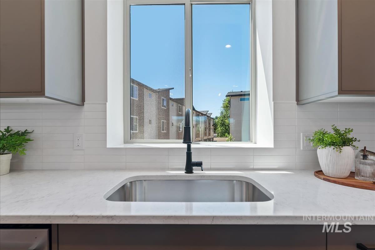 1703 S Federal Way, Boise, Idaho 83705, 3 Bedrooms, 3.5 Bathrooms, Residential For Sale, Price $599,880,MLS 98976831