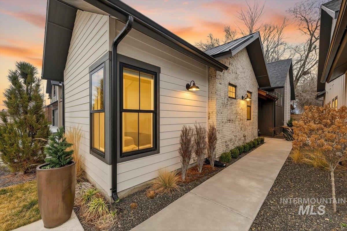 152 S Carbon Rivet Ave, Eagle, Idaho 83616-4554, 3 Bedrooms, 3 Bathrooms, Residential For Sale, Price $1,038,800,MLS 98976832