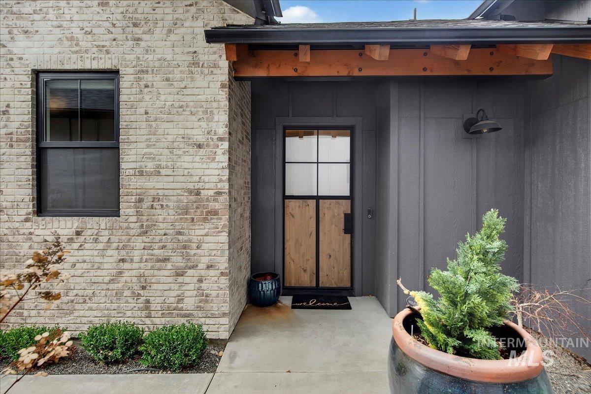 152 S Carbon Rivet Ave, Eagle, Idaho 83616-4554, 3 Bedrooms, 3 Bathrooms, Residential For Sale, Price $1,038,800,MLS 98976832