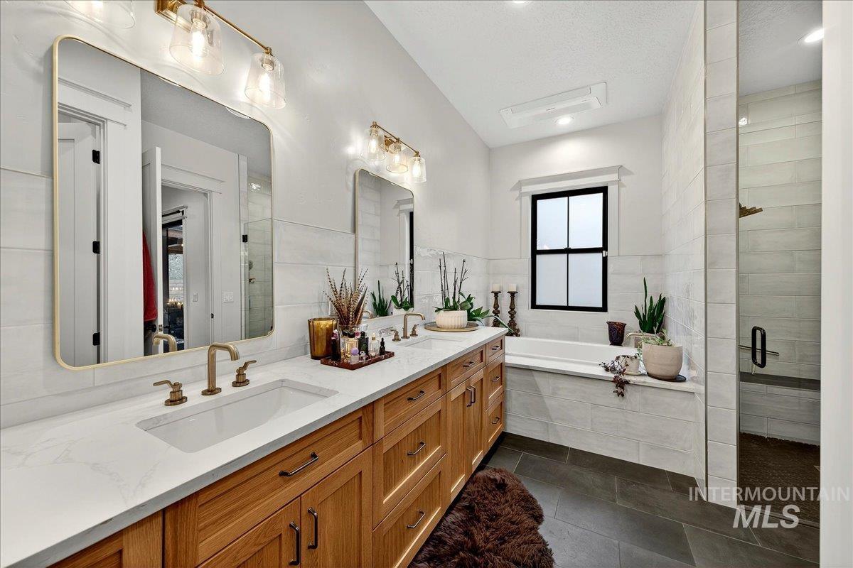 152 S Carbon Rivet Ave, Eagle, Idaho 83616-4554, 3 Bedrooms, 3 Bathrooms, Residential For Sale, Price $1,038,800,MLS 98976832