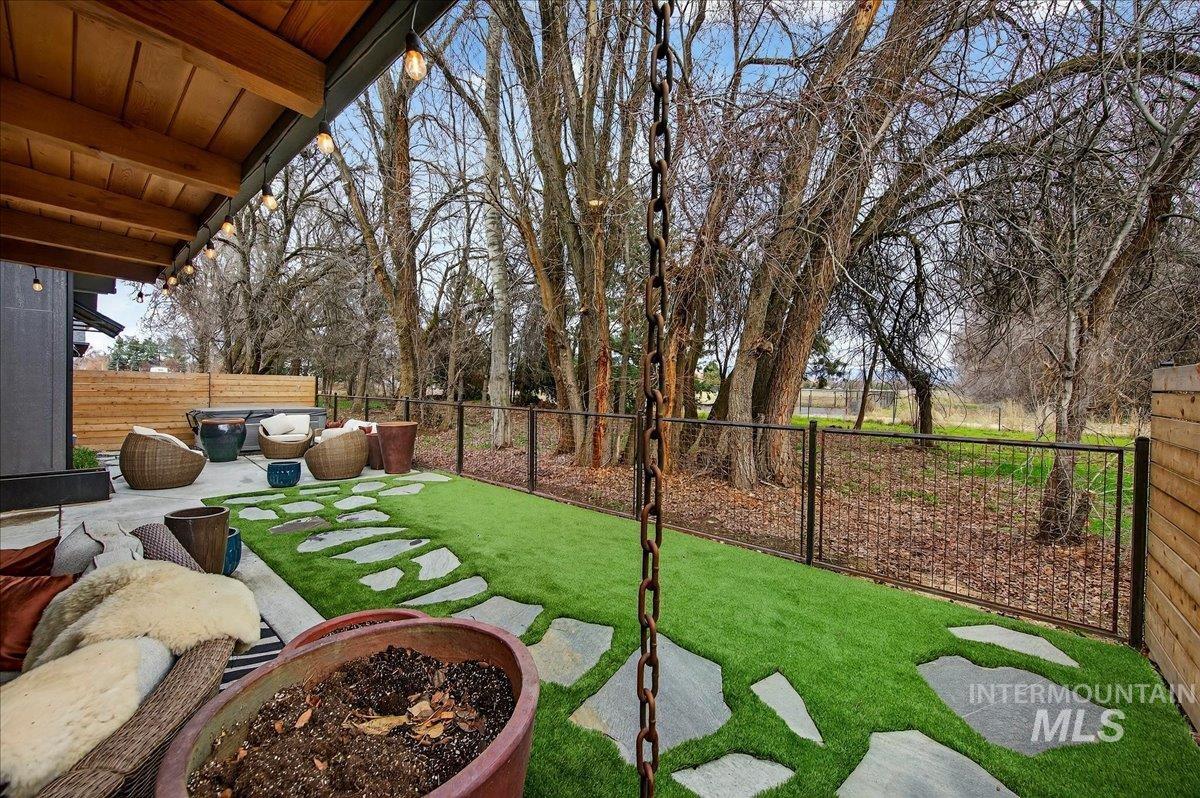 152 S Carbon Rivet Ave, Eagle, Idaho 83616-4554, 3 Bedrooms, 3 Bathrooms, Residential For Sale, Price $1,038,800,MLS 98976832