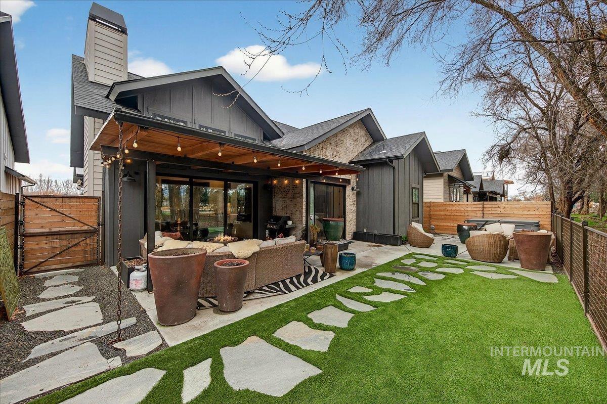 152 S Carbon Rivet Ave, Eagle, Idaho 83616-4554, 3 Bedrooms, 3 Bathrooms, Residential For Sale, Price $1,038,800,MLS 98976832