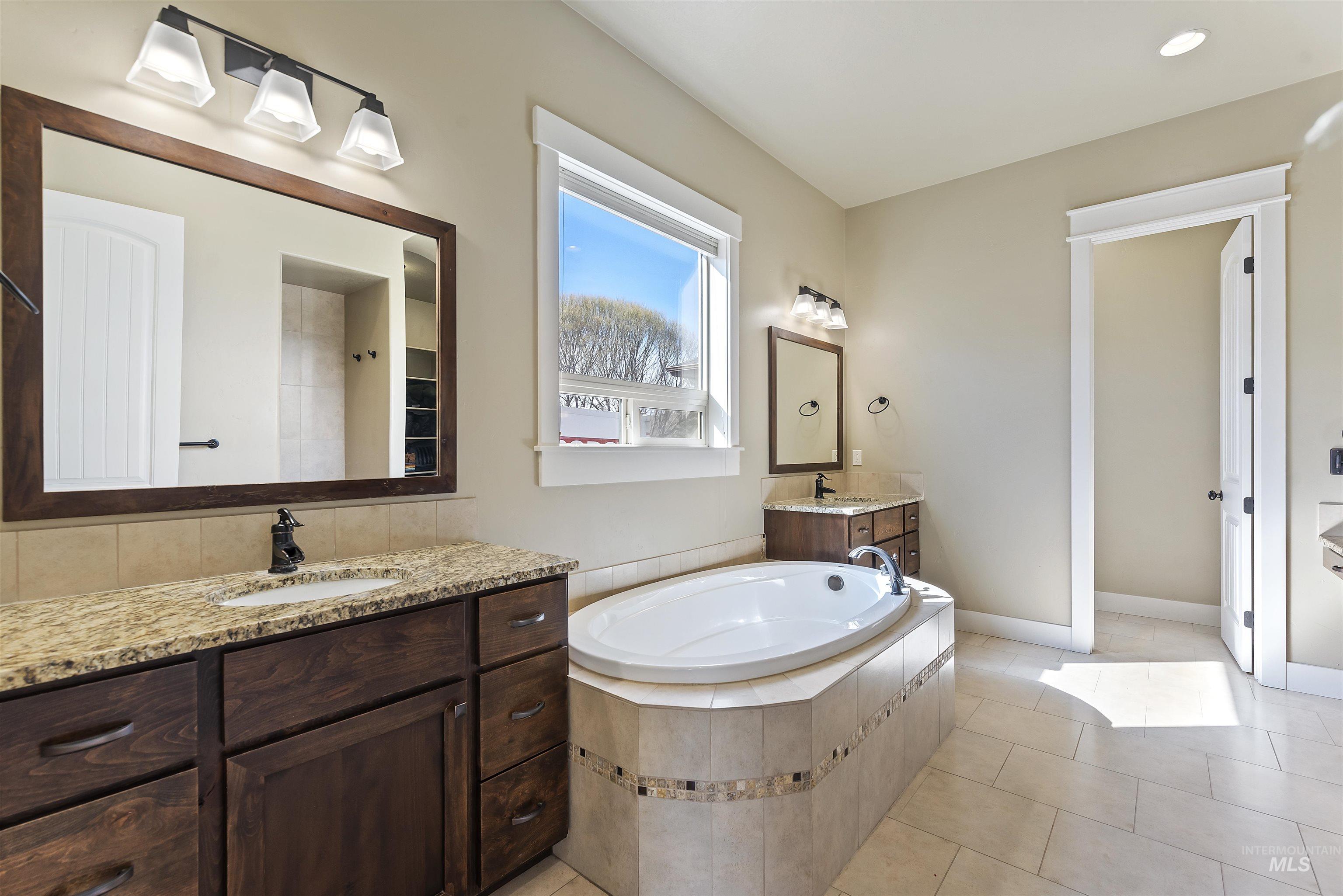 24710 Blessinger, Star, Idaho 83669, 4 Bedrooms, 3.5 Bathrooms, Residential For Sale, Price $1,065,000,MLS 98976835