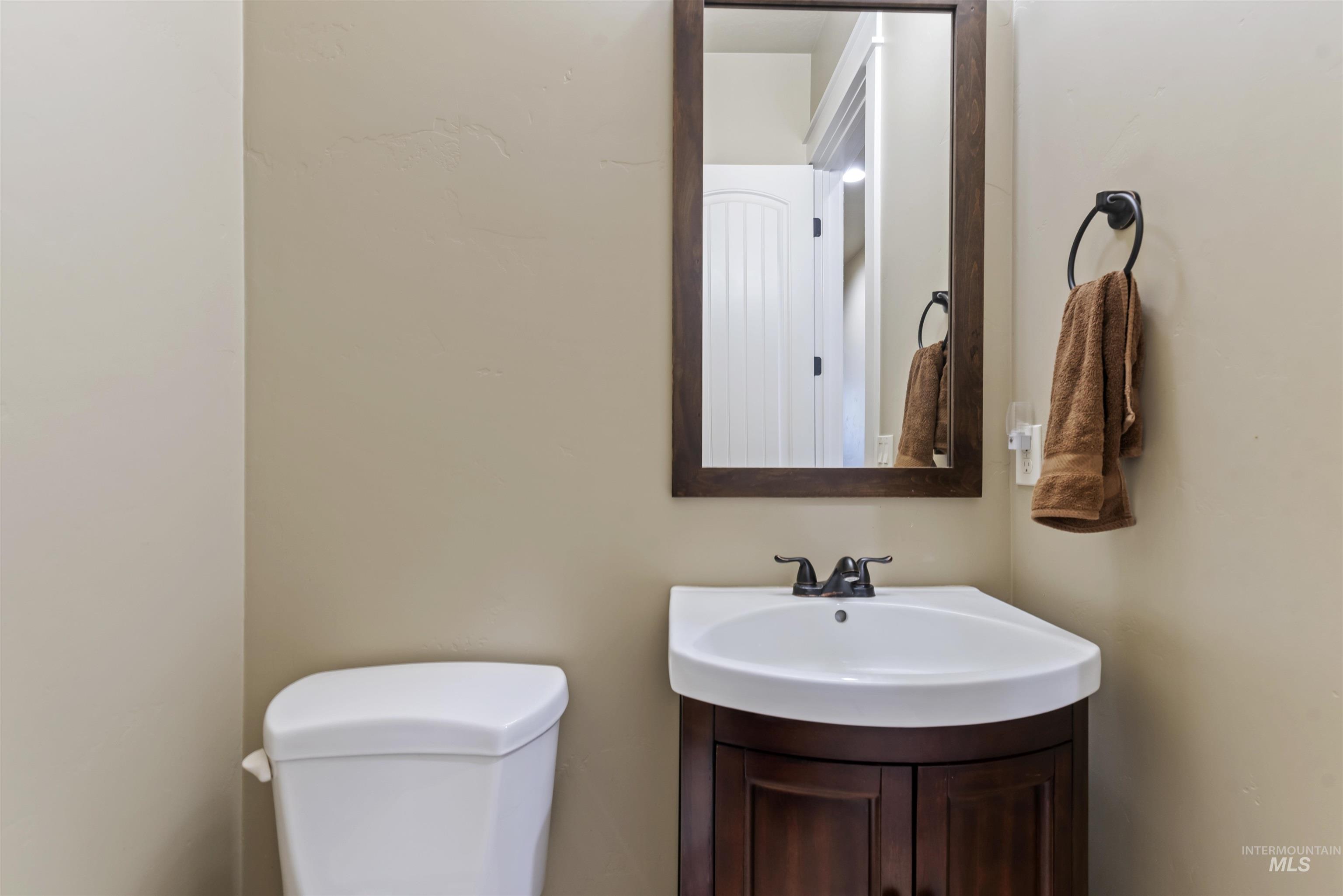 24710 Blessinger, Star, Idaho 83669, 4 Bedrooms, 3.5 Bathrooms, Residential For Sale, Price $1,065,000,MLS 98976835