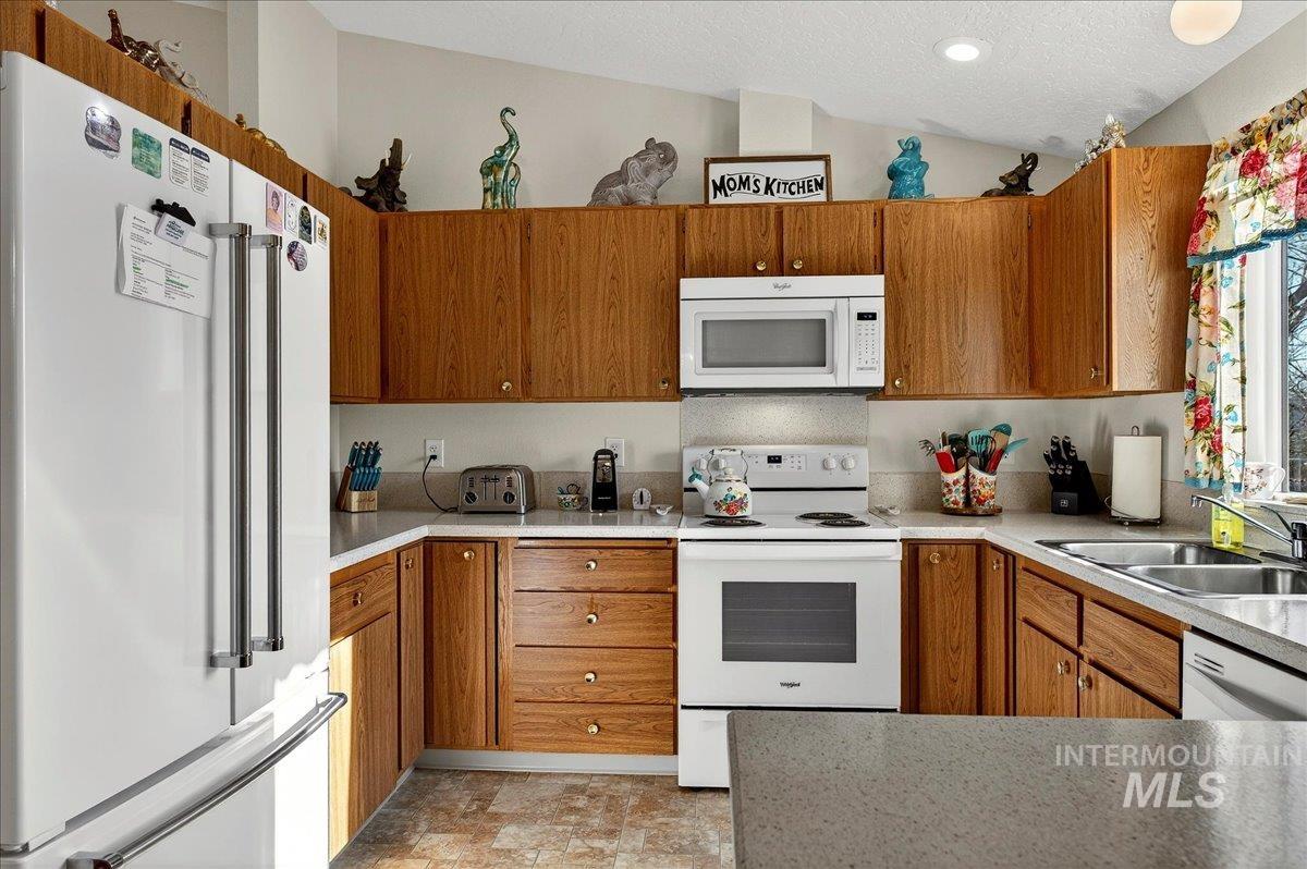 1907 W Flamingo, Nampa, Idaho 83651, 3 Bedrooms, 2 Bathrooms, Residential For Sale, Price $285,000,MLS 98976836