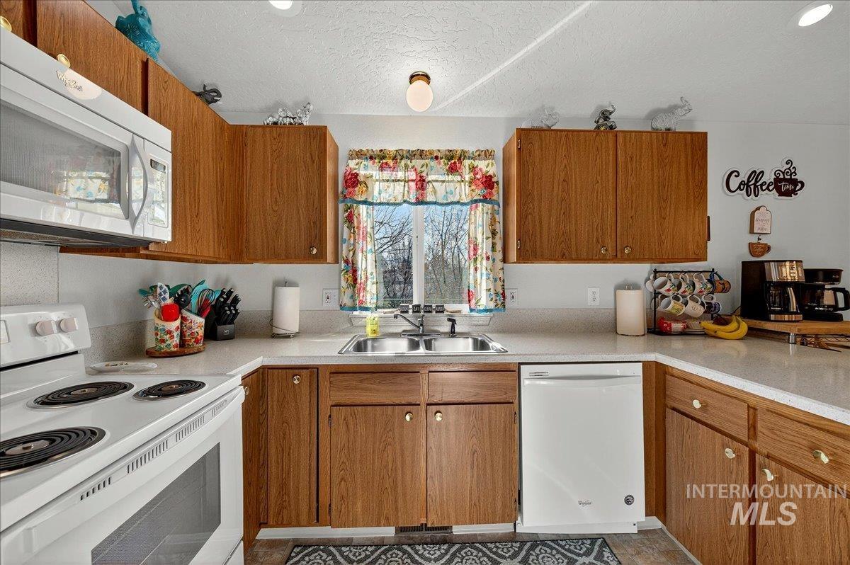 1907 W Flamingo, Nampa, Idaho 83651, 3 Bedrooms, 2 Bathrooms, Residential For Sale, Price $285,000,MLS 98976836