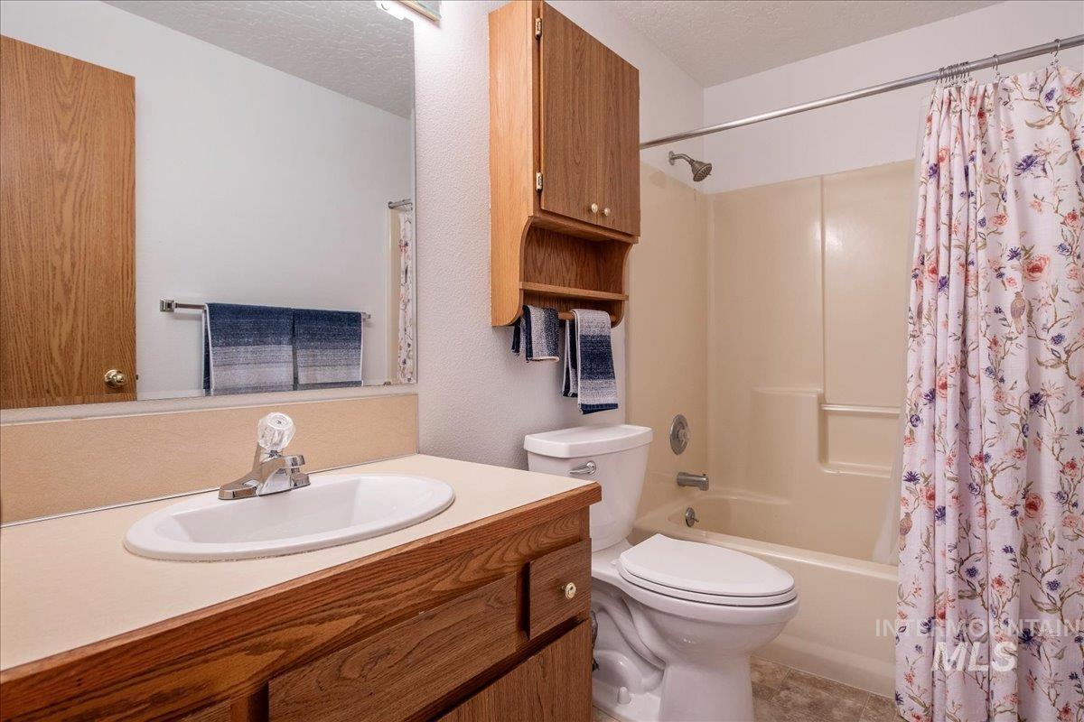 1907 W Flamingo, Nampa, Idaho 83651, 3 Bedrooms, 2 Bathrooms, Residential For Sale, Price $285,000,MLS 98976836