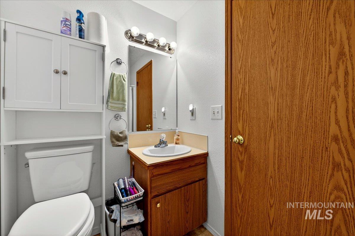 1907 W Flamingo, Nampa, Idaho 83651, 3 Bedrooms, 2 Bathrooms, Residential For Sale, Price $285,000,MLS 98976836