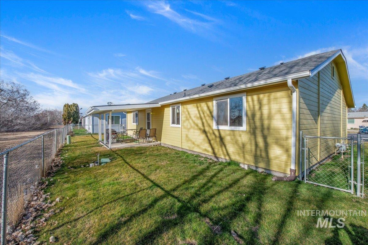 1907 W Flamingo, Nampa, Idaho 83651, 3 Bedrooms, 2 Bathrooms, Residential For Sale, Price $285,000,MLS 98976836