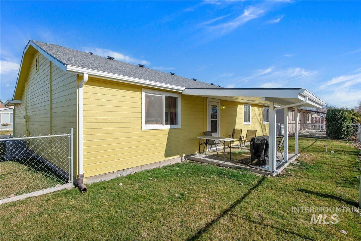 1907 W Flamingo, Nampa, Idaho 83651, 3 Bedrooms, 2 Bathrooms, Residential For Sale, Price $285,000,MLS 98976836