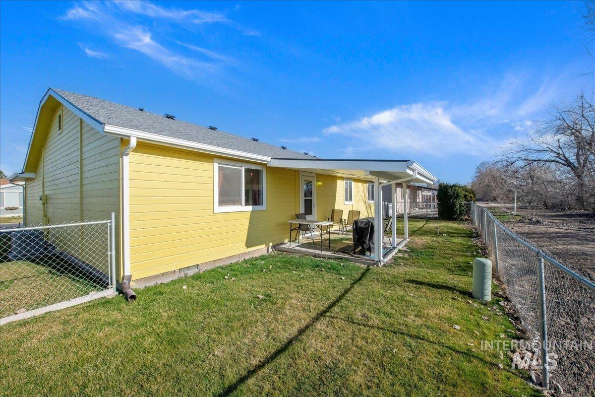 1907 W Flamingo, Nampa, Idaho 83651, 3 Bedrooms, 2 Bathrooms, Residential For Sale, Price $285,000,MLS 98976836