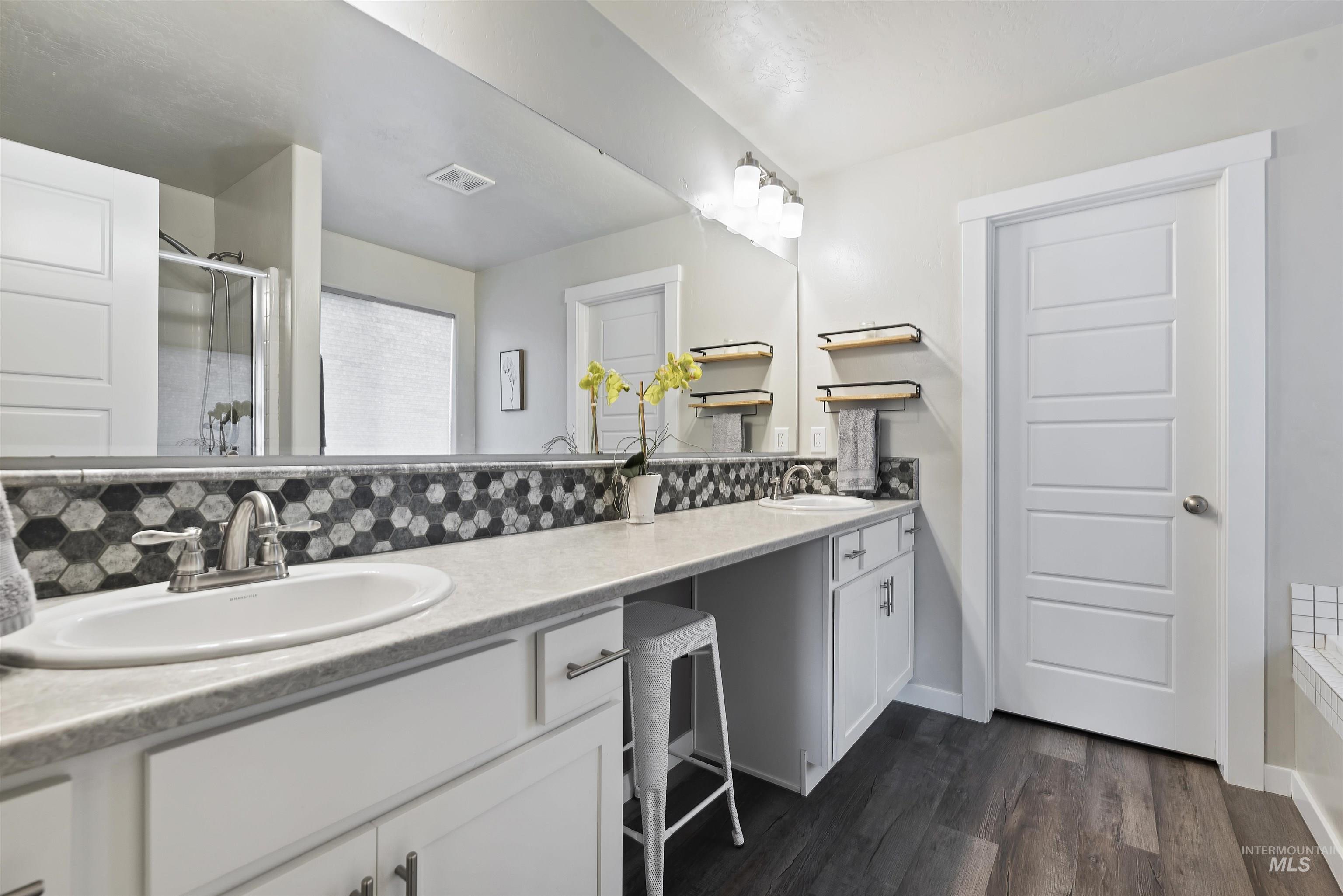 6908 S Allegiance Ave, Meridian, Idaho 83642, 6 Bedrooms, 3.5 Bathrooms, Residential For Sale, Price $559,750,MLS 98976837