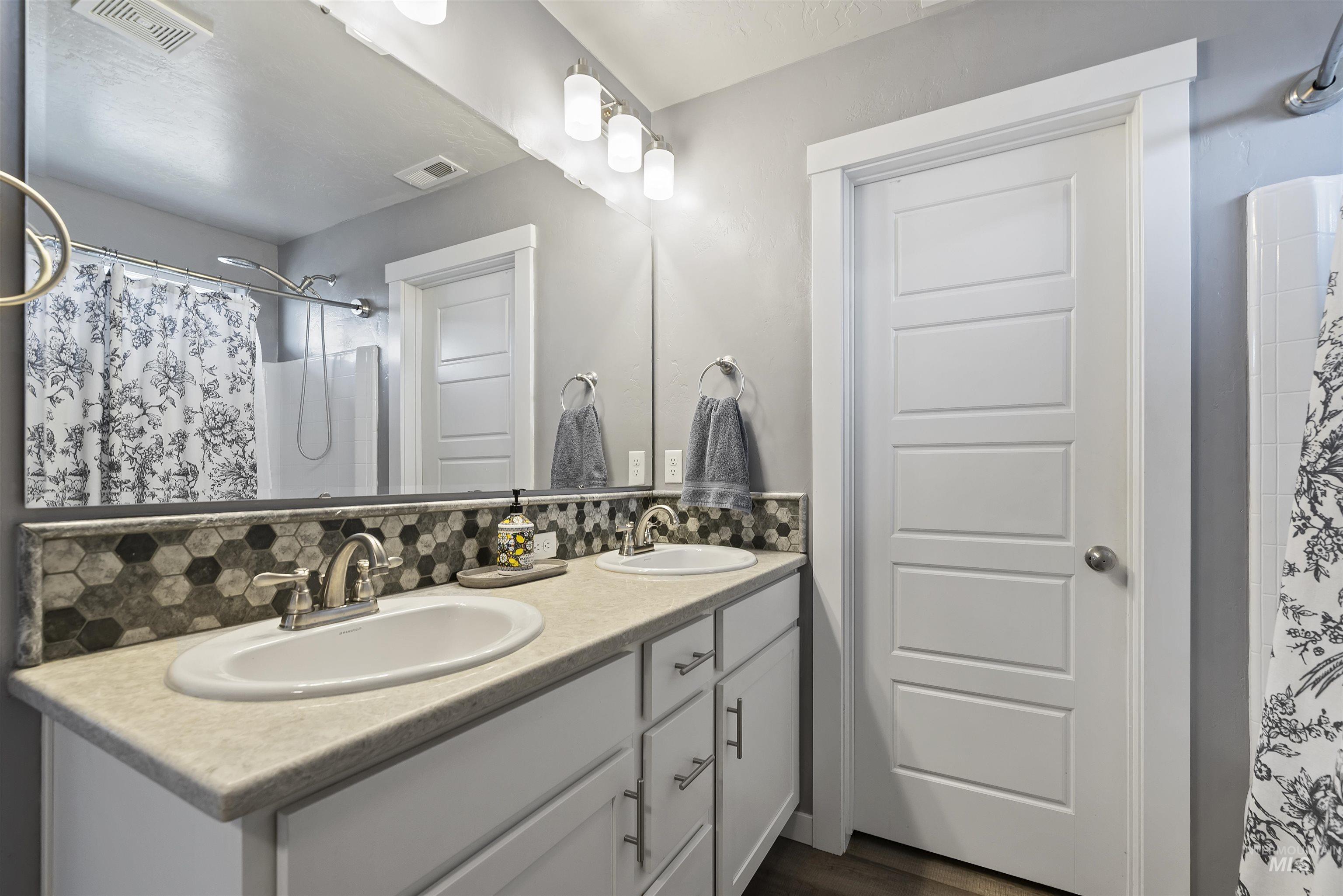 6908 S Allegiance Ave, Meridian, Idaho 83642, 6 Bedrooms, 3.5 Bathrooms, Residential For Sale, Price $559,750,MLS 98976837