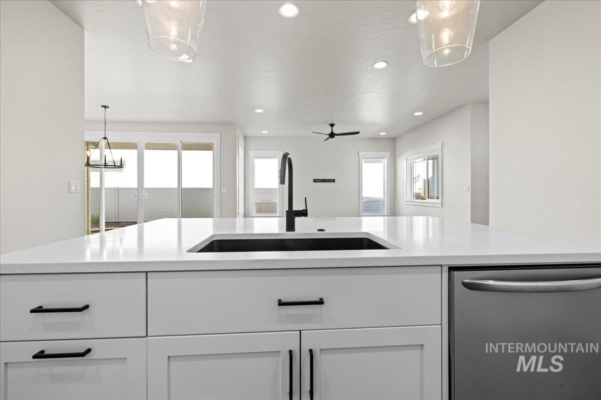 2187 E Hidcote St, Meridian, Idaho 83642, 2 Bedrooms, 2 Bathrooms, Residential For Sale, Price $474,900,MLS 98976841