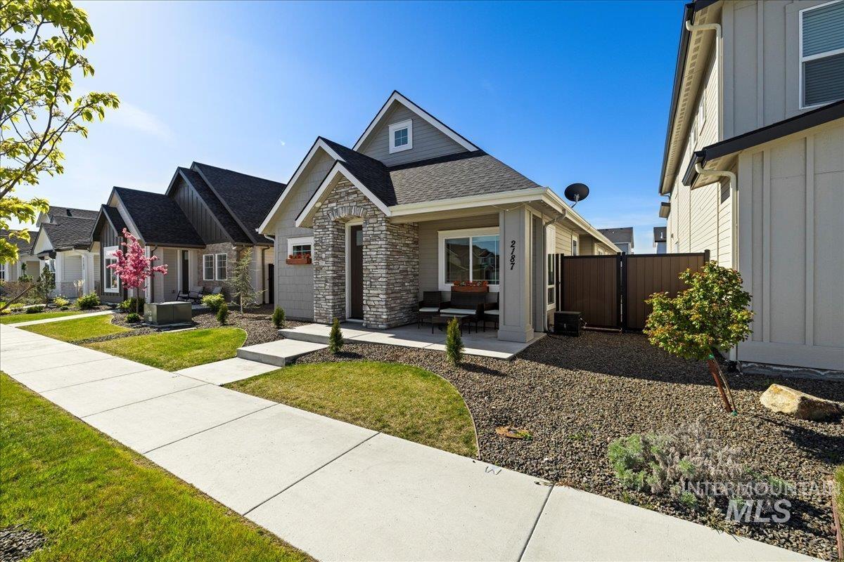 2187 E Hidcote St, Meridian, Idaho 83642, 2 Bedrooms, 2 Bathrooms, Residential For Sale, Price $474,900,MLS 98976841