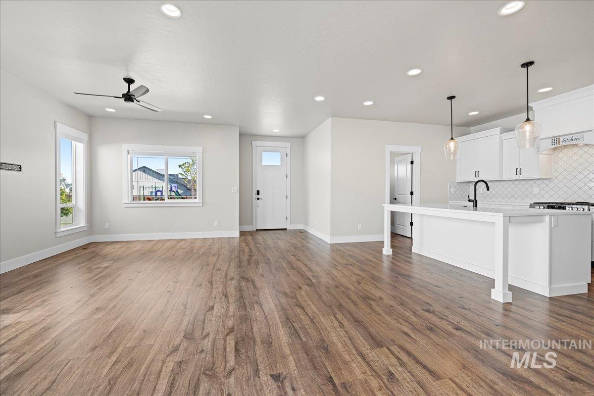 2187 E Hidcote St, Meridian, Idaho 83642, 2 Bedrooms, 2 Bathrooms, Residential For Sale, Price $474,900,MLS 98976841