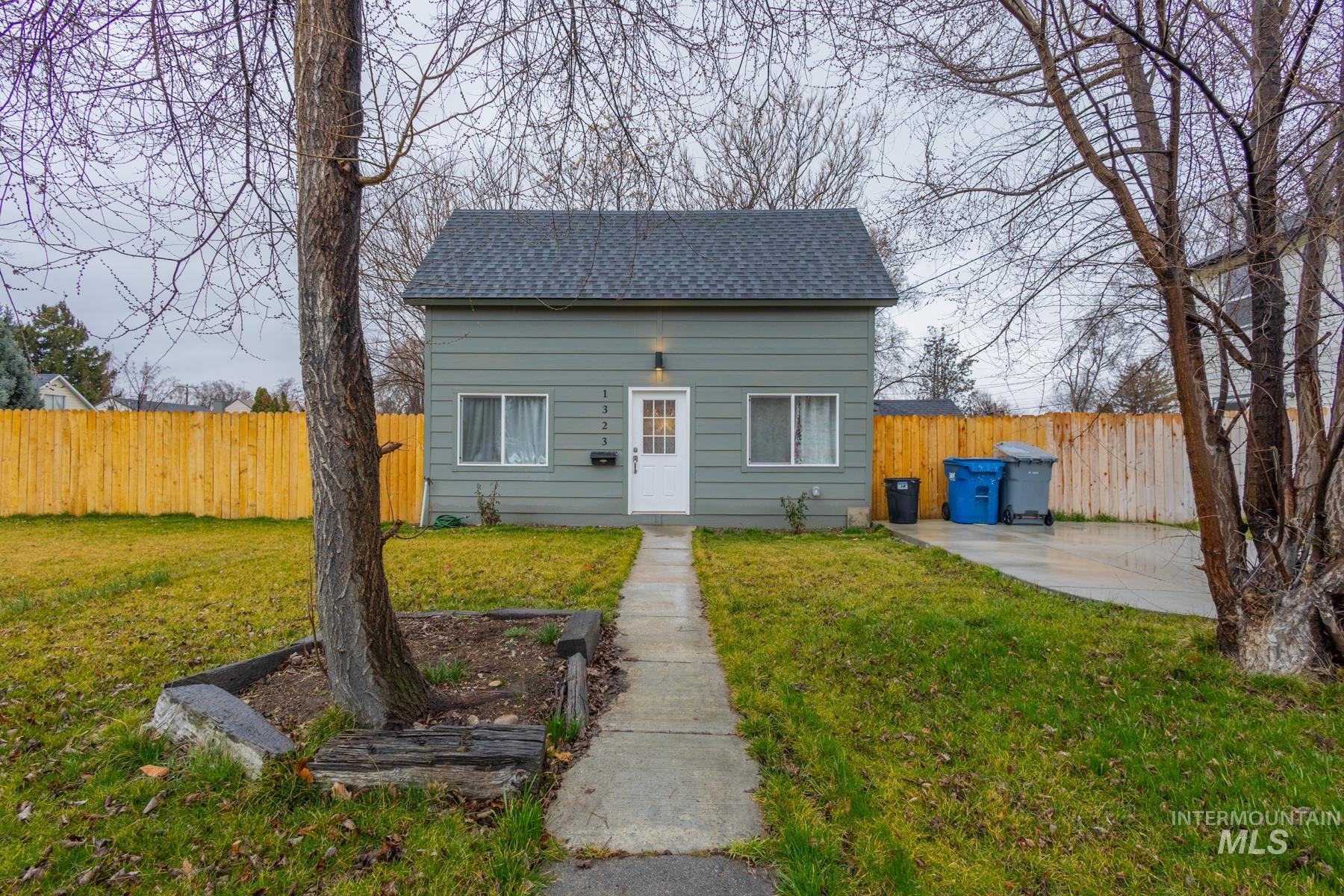 1323 S 11th St, Nampa, Idaho 83651, 2 Bedrooms, 1 Bathroom, Residential For Sale, Price $299,900,MLS 98976842