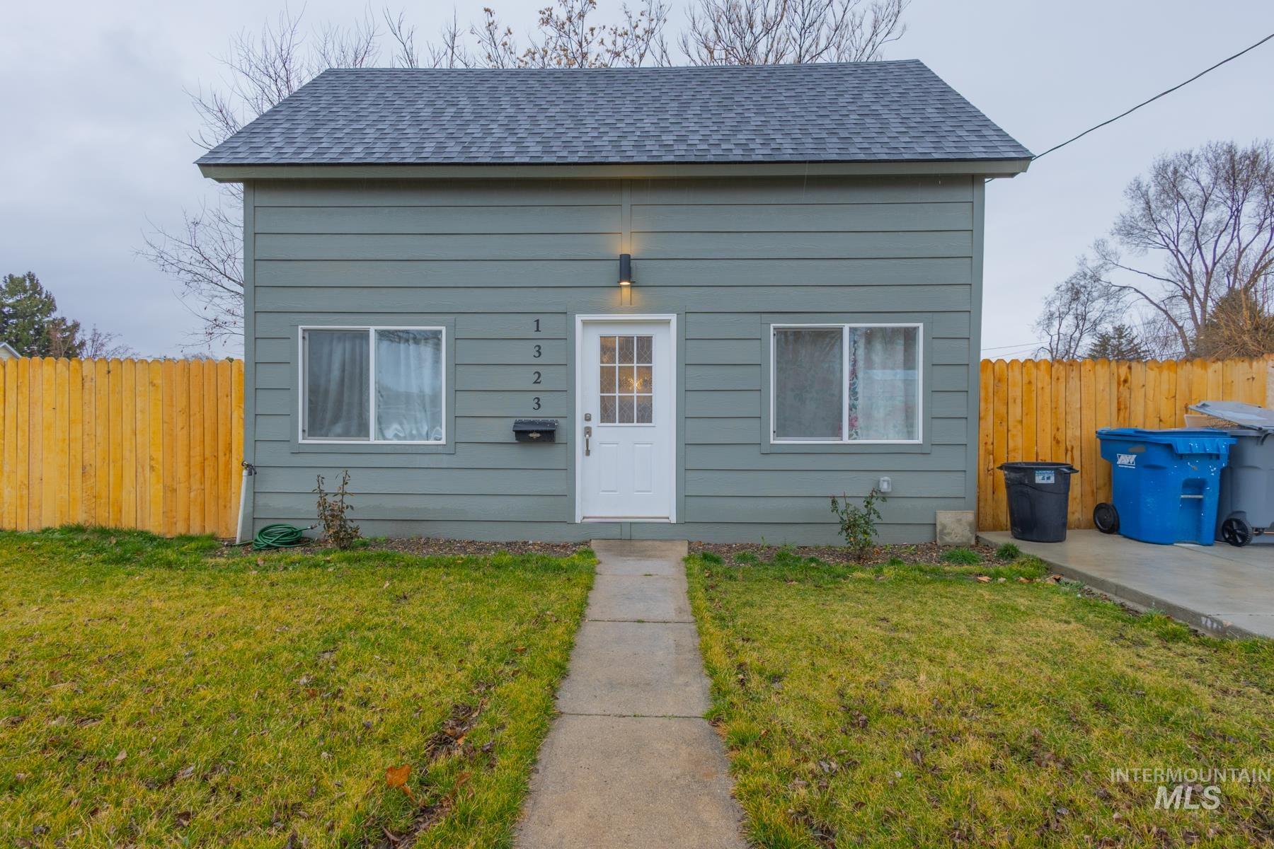 1323 S 11th St, Nampa, Idaho 83651, 2 Bedrooms, 1 Bathroom, Residential For Sale, Price $299,900,MLS 98976842