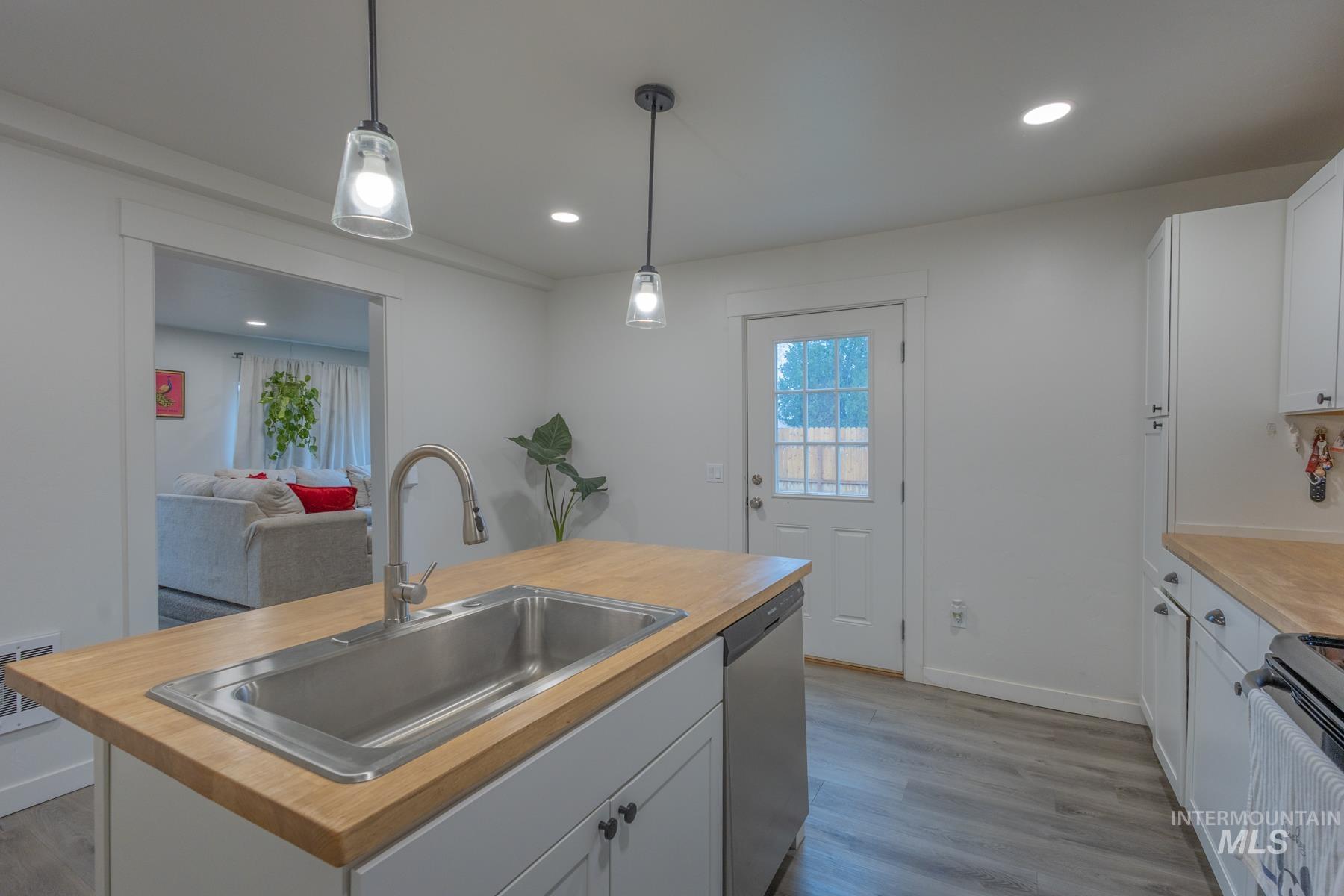 1323 S 11th St, Nampa, Idaho 83651, 2 Bedrooms, 1 Bathroom, Residential For Sale, Price $299,900,MLS 98976842