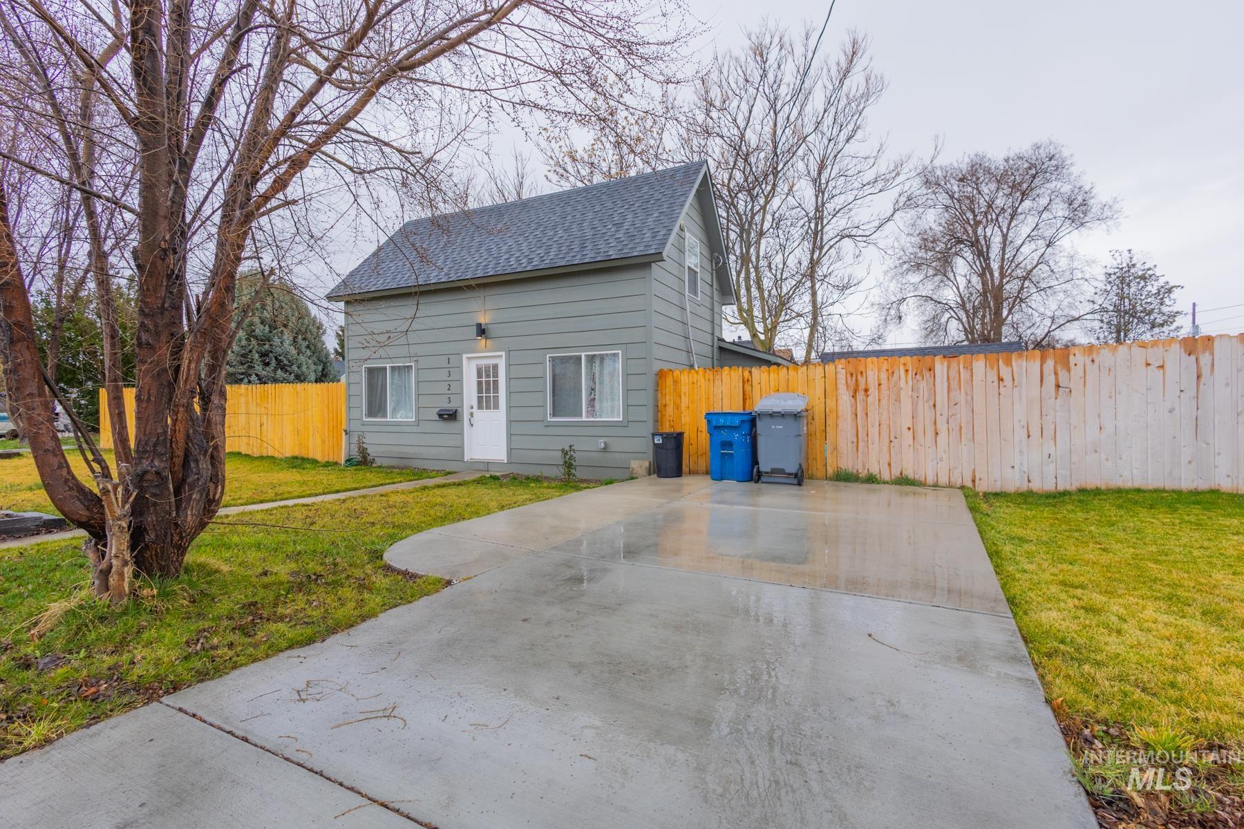 1323 S 11th St, Nampa, Idaho 83651, 2 Bedrooms, 1 Bathroom, Residential For Sale, Price $299,900,MLS 98976842