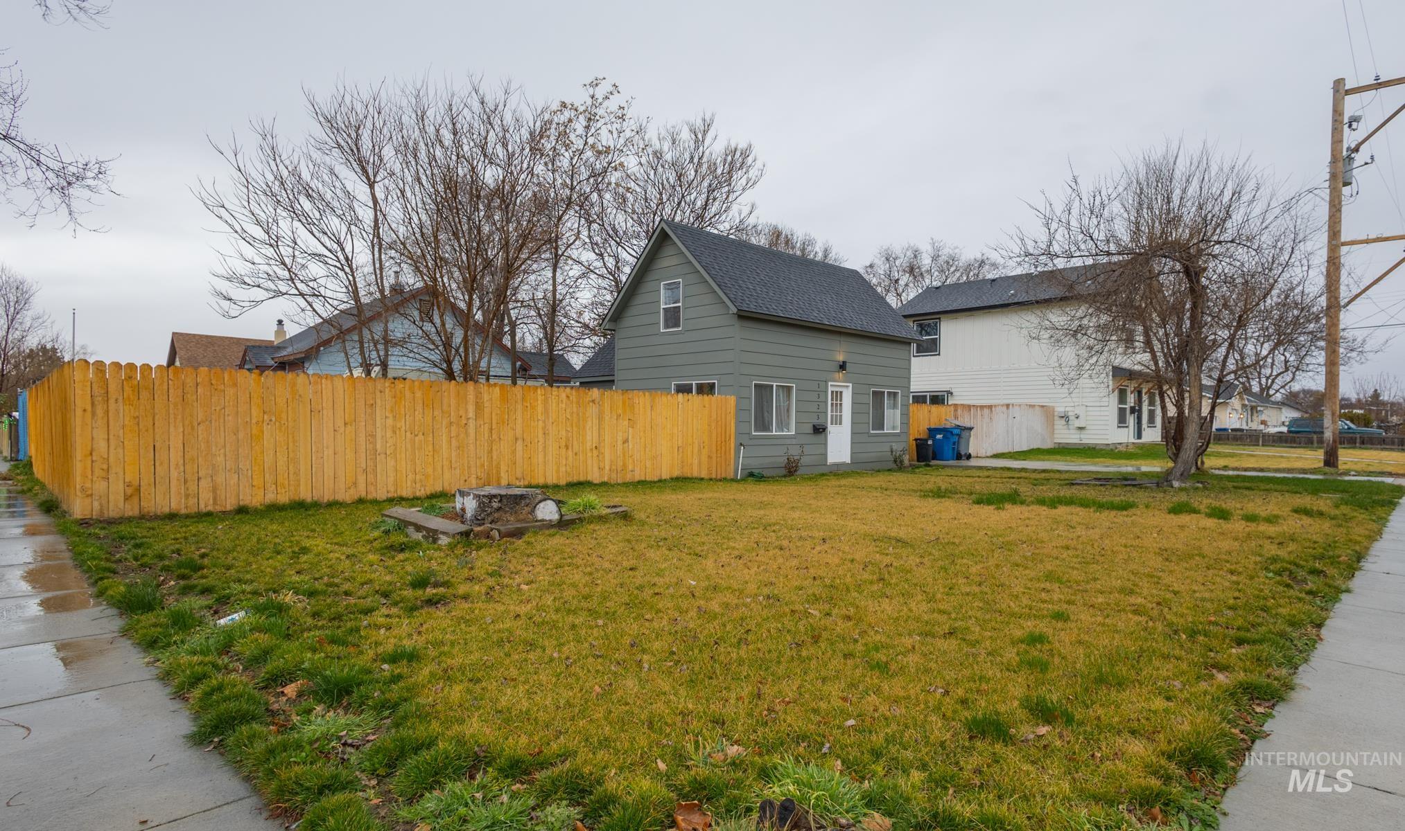 1323 S 11th St, Nampa, Idaho 83651, 2 Bedrooms, 1 Bathroom, Residential For Sale, Price $299,900,MLS 98976842