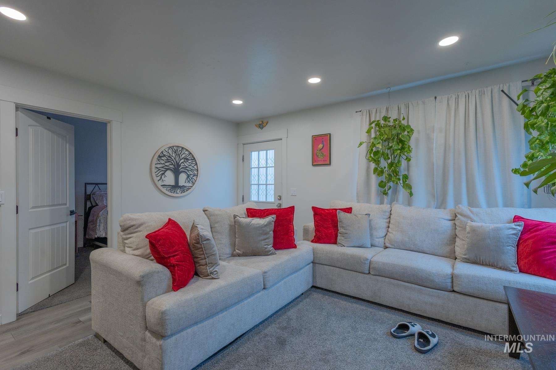 1323 S 11th St, Nampa, Idaho 83651, 2 Bedrooms, 1 Bathroom, Residential For Sale, Price $299,900,MLS 98976842