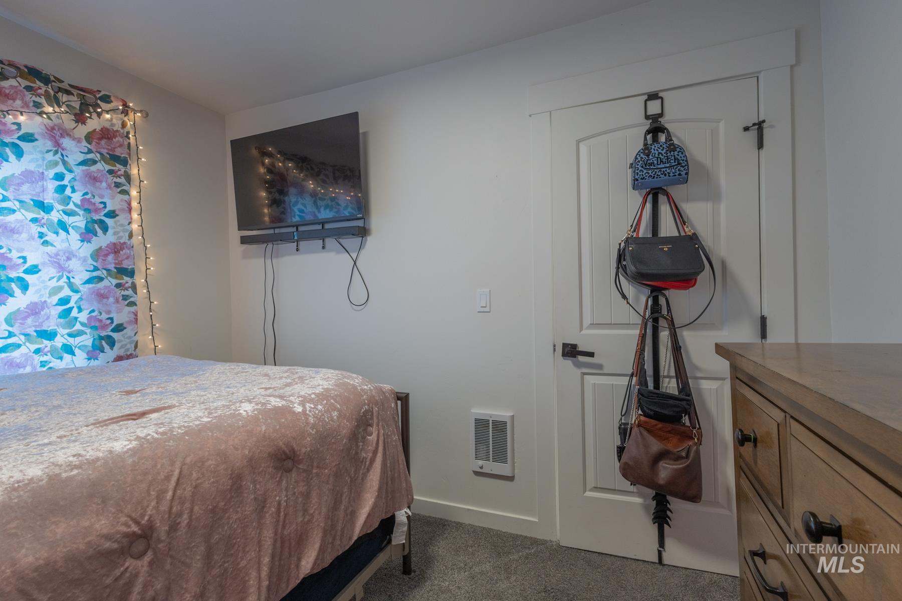 1323 S 11th St, Nampa, Idaho 83651, 2 Bedrooms, 1 Bathroom, Residential For Sale, Price $299,900,MLS 98976842