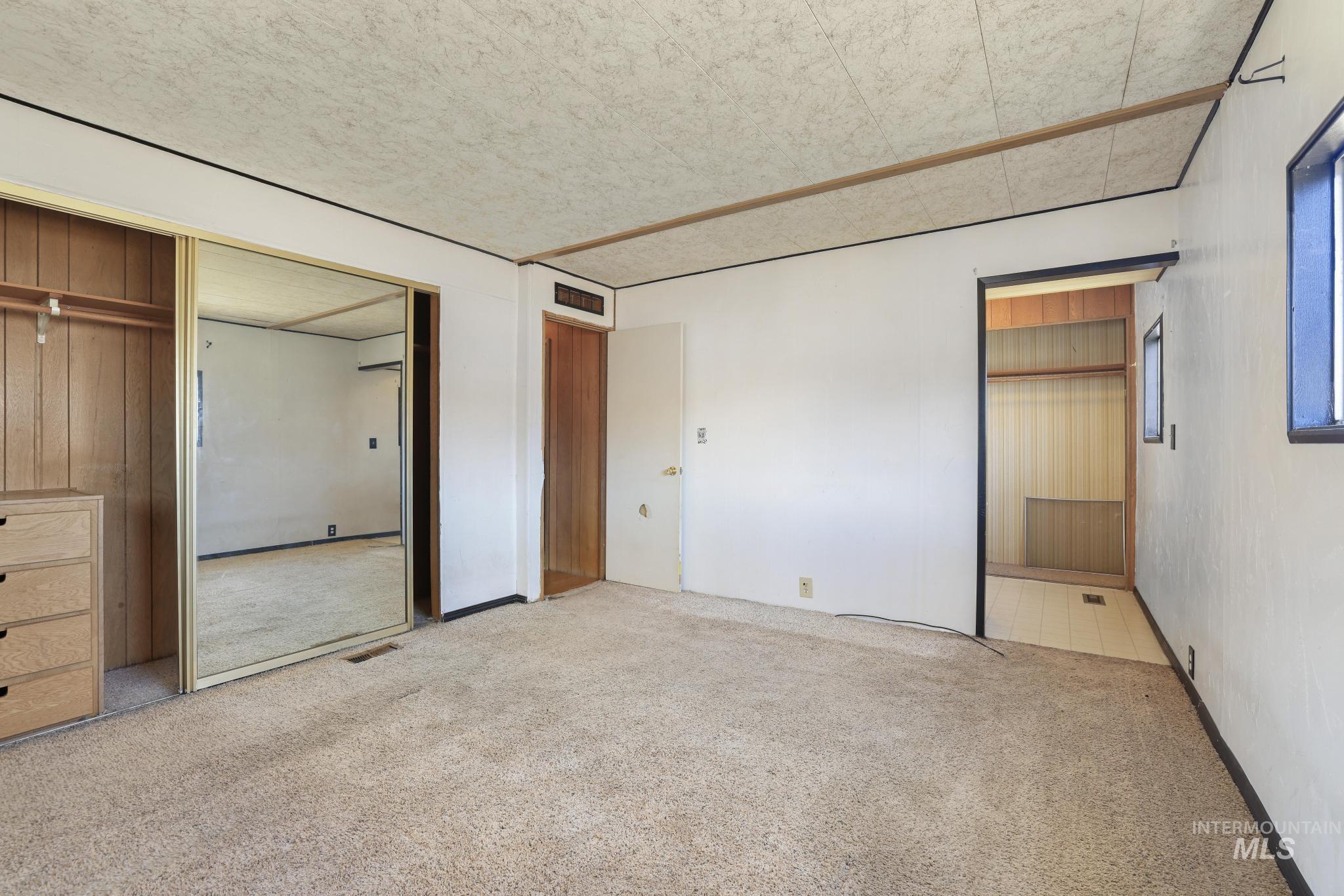 415 1St Ave E, Wendell, Idaho 83355-5103, 2 Bedrooms, 2 Bathrooms, Residential For Sale, Price $200,000,MLS 98976843