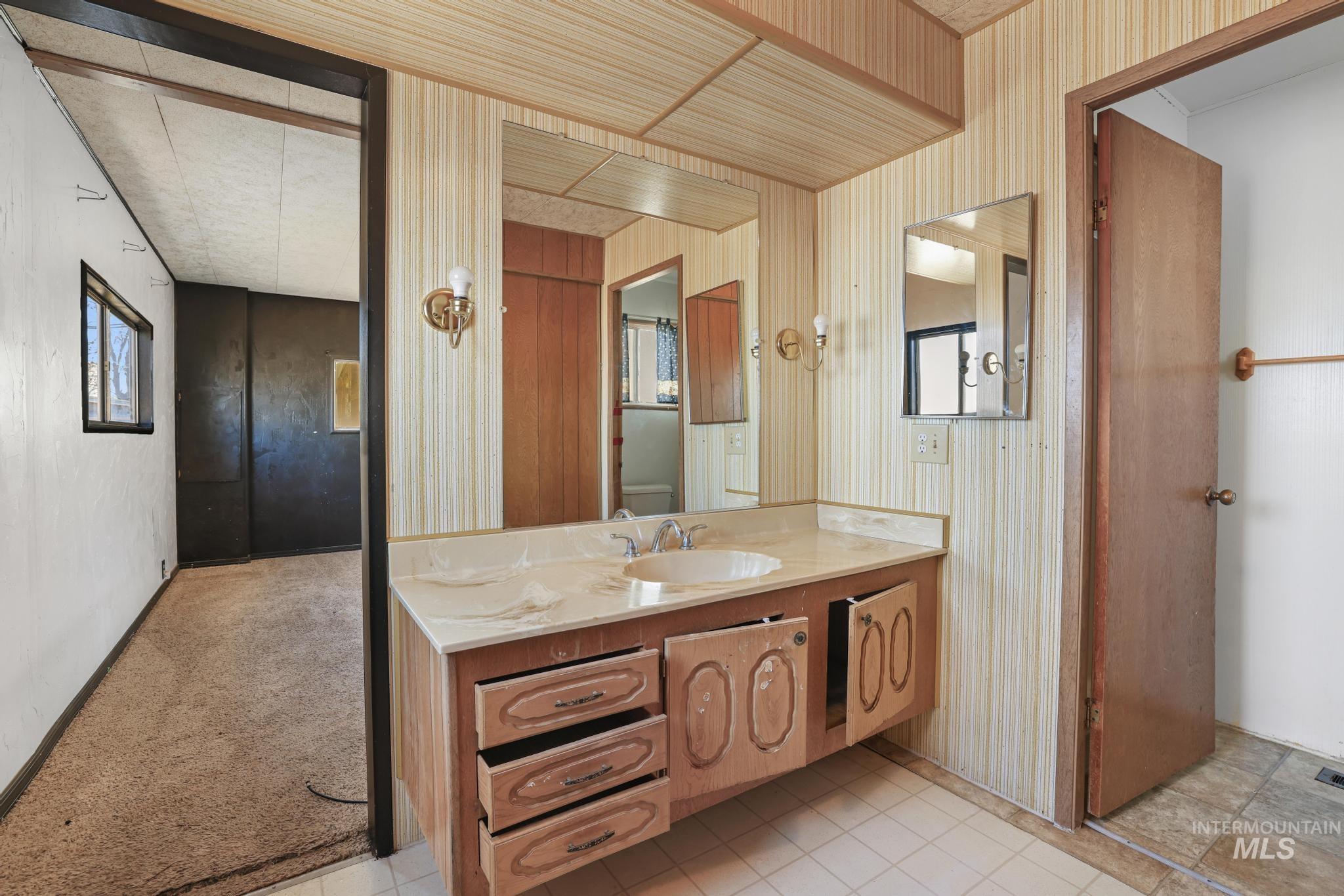 415 1St Ave E, Wendell, Idaho 83355-5103, 2 Bedrooms, 2 Bathrooms, Residential For Sale, Price $200,000,MLS 98976843