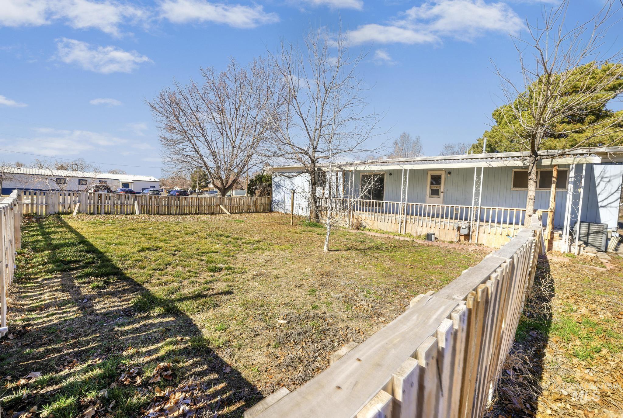 415 1St Ave E, Wendell, Idaho 83355-5103, 2 Bedrooms, 2 Bathrooms, Residential For Sale, Price $200,000,MLS 98976843