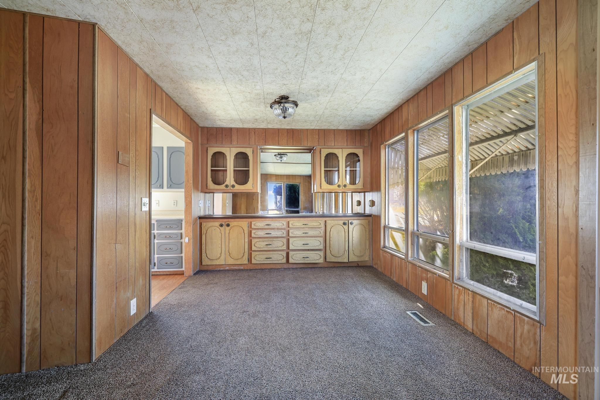 415 1St Ave E, Wendell, Idaho 83355-5103, 2 Bedrooms, 2 Bathrooms, Residential For Sale, Price $200,000,MLS 98976843