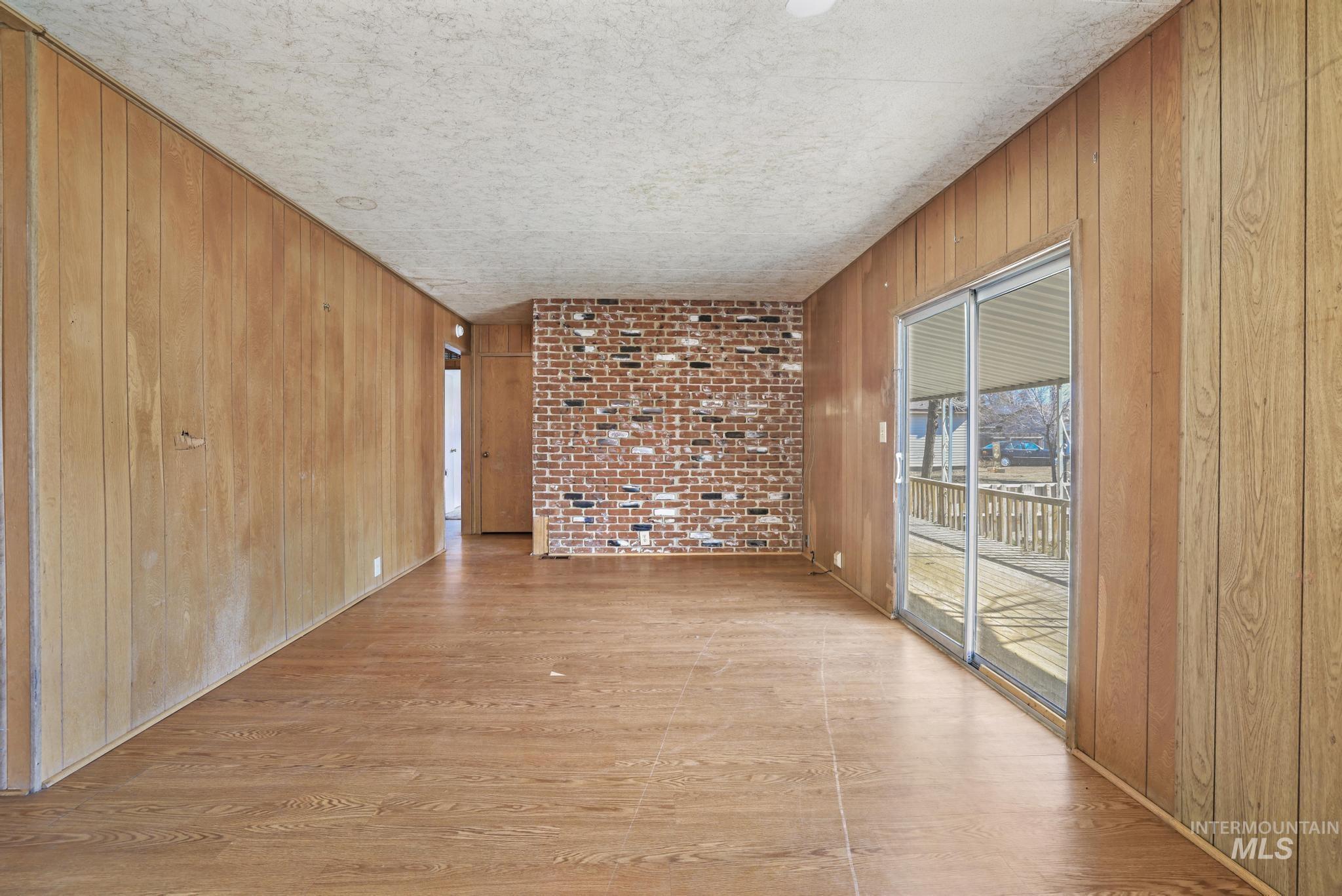 415 1St Ave E, Wendell, Idaho 83355-5103, 2 Bedrooms, 2 Bathrooms, Residential For Sale, Price $200,000,MLS 98976843