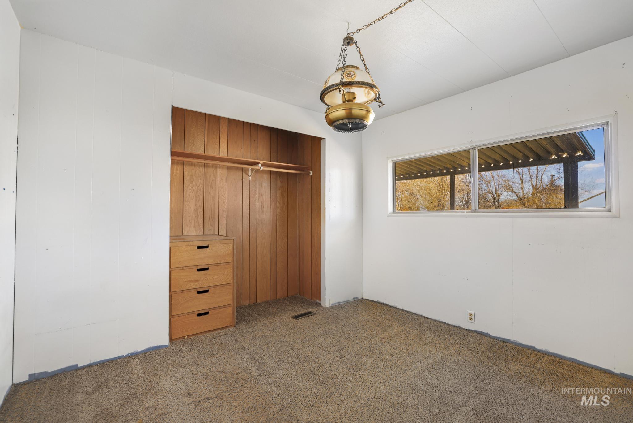 415 1St Ave E, Wendell, Idaho 83355-5103, 2 Bedrooms, 2 Bathrooms, Residential For Sale, Price $200,000,MLS 98976843