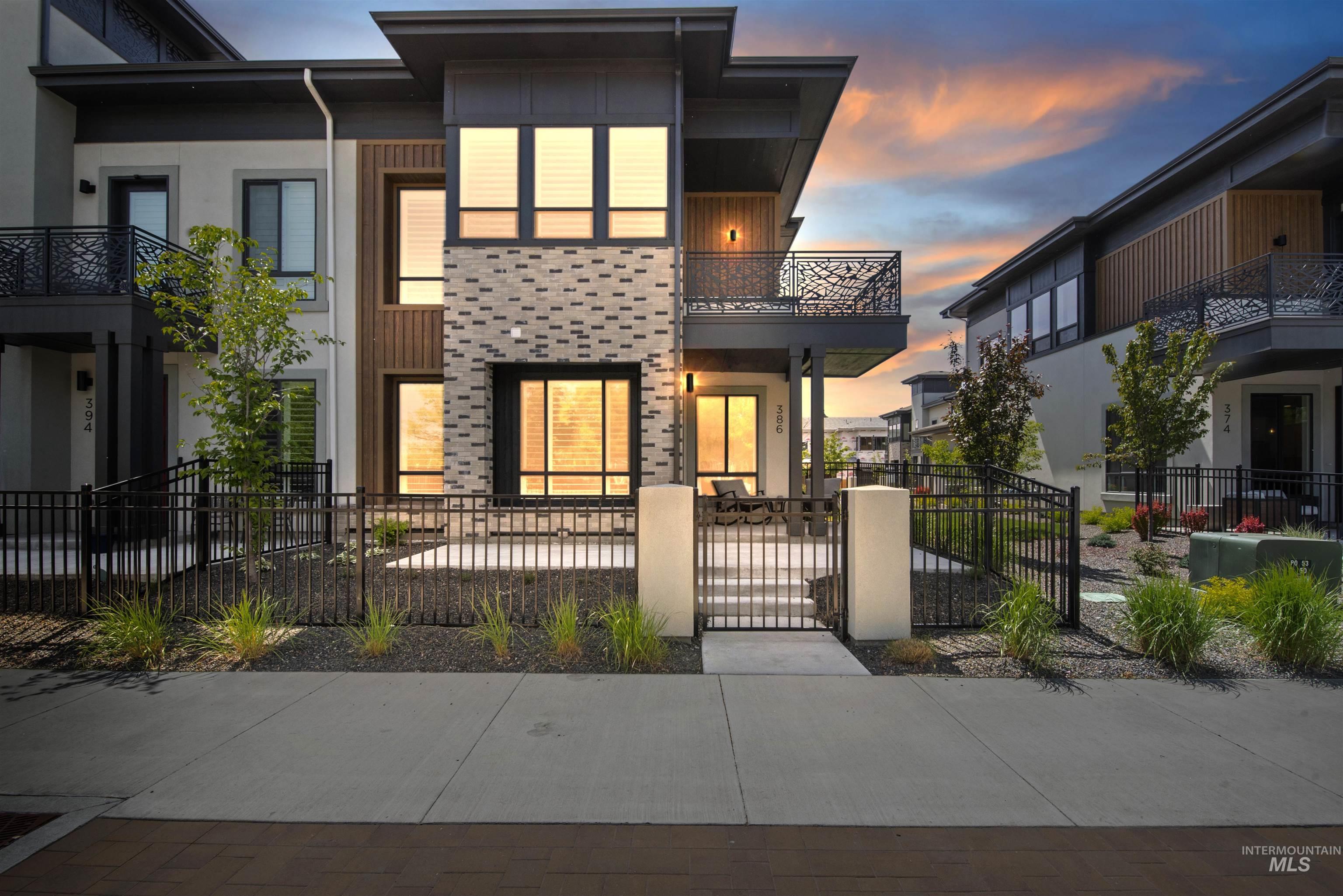 386 E Presidio Ln, Eagle, Idaho 83616, 3 Bedrooms, 2.5 Bathrooms, Residential For Sale, Price $565,000,MLS 98976848