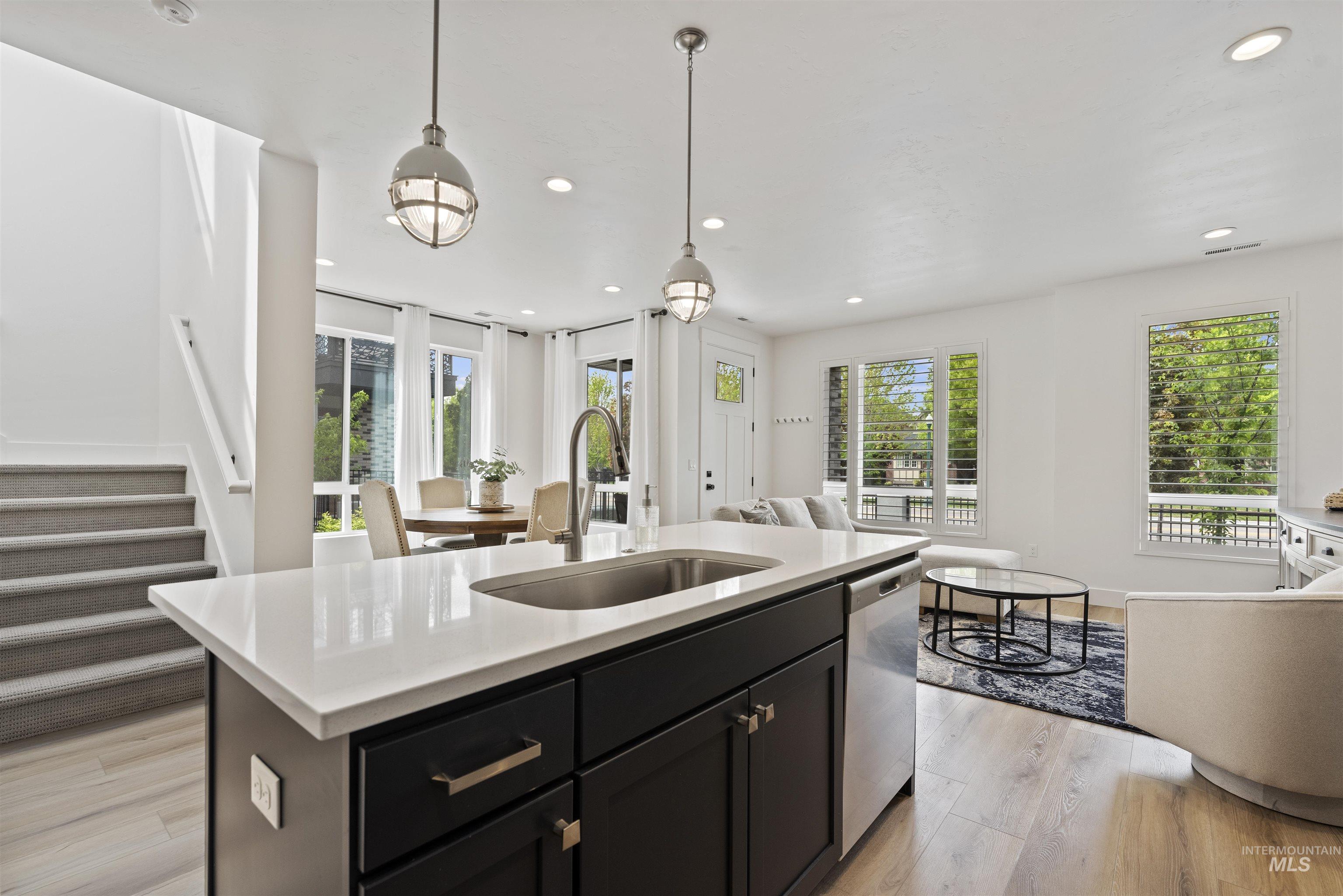 386 E Presidio Ln, Eagle, Idaho 83616, 3 Bedrooms, 2.5 Bathrooms, Residential For Sale, Price $565,000,MLS 98976848