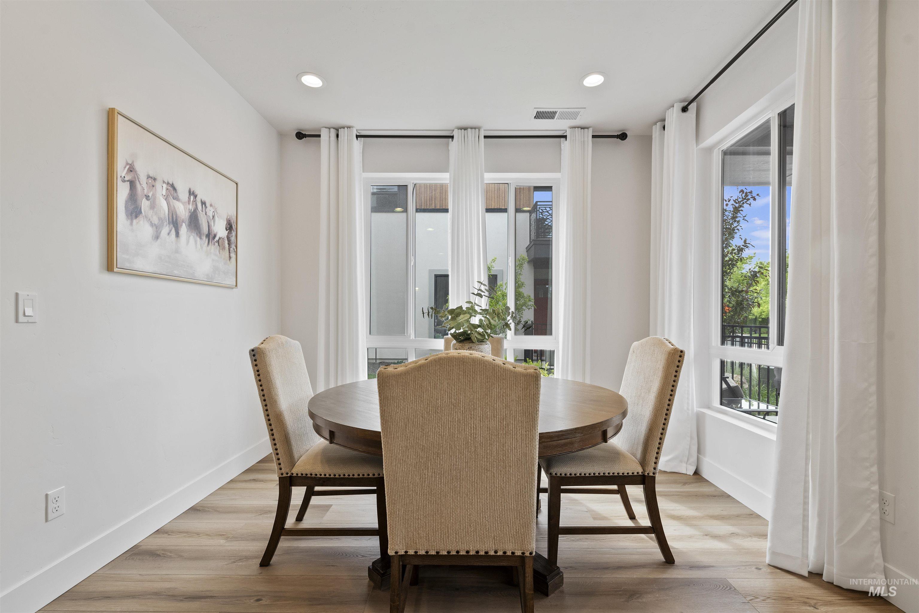 386 E Presidio Ln, Eagle, Idaho 83616, 3 Bedrooms, 2.5 Bathrooms, Residential For Sale, Price $565,000,MLS 98976848