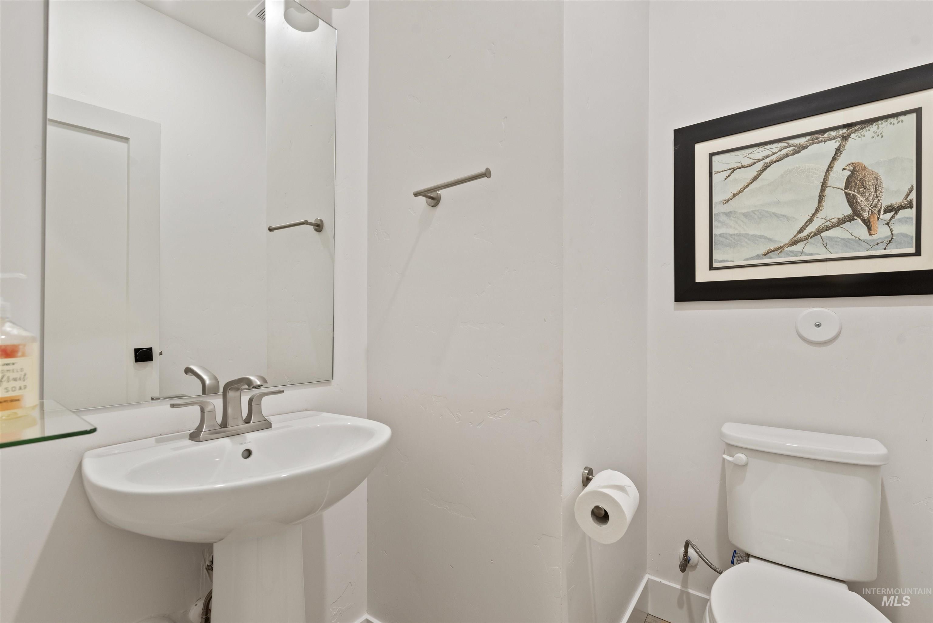 386 E Presidio Ln, Eagle, Idaho 83616, 3 Bedrooms, 2.5 Bathrooms, Residential For Sale, Price $565,000,MLS 98976848