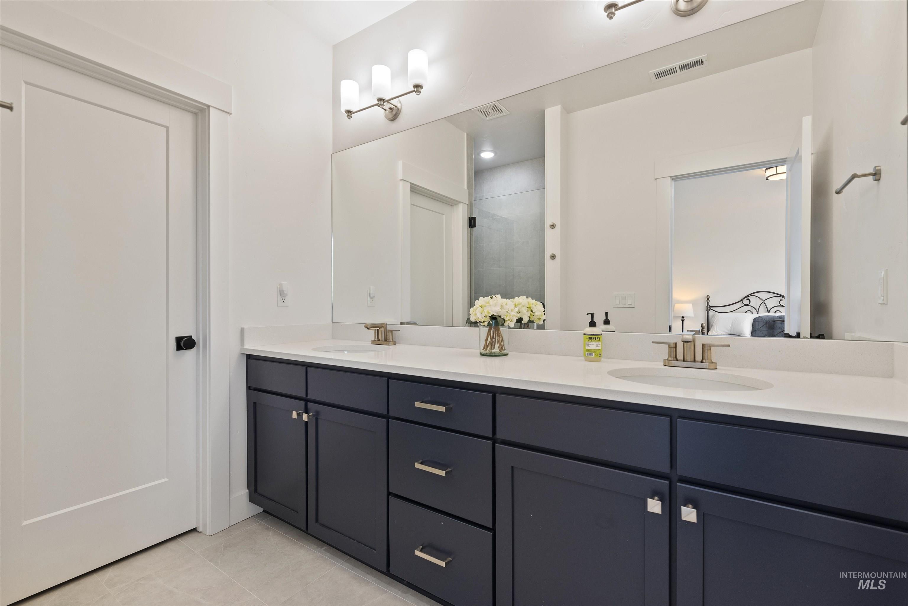 386 E Presidio Ln, Eagle, Idaho 83616, 3 Bedrooms, 2.5 Bathrooms, Residential For Sale, Price $565,000,MLS 98976848