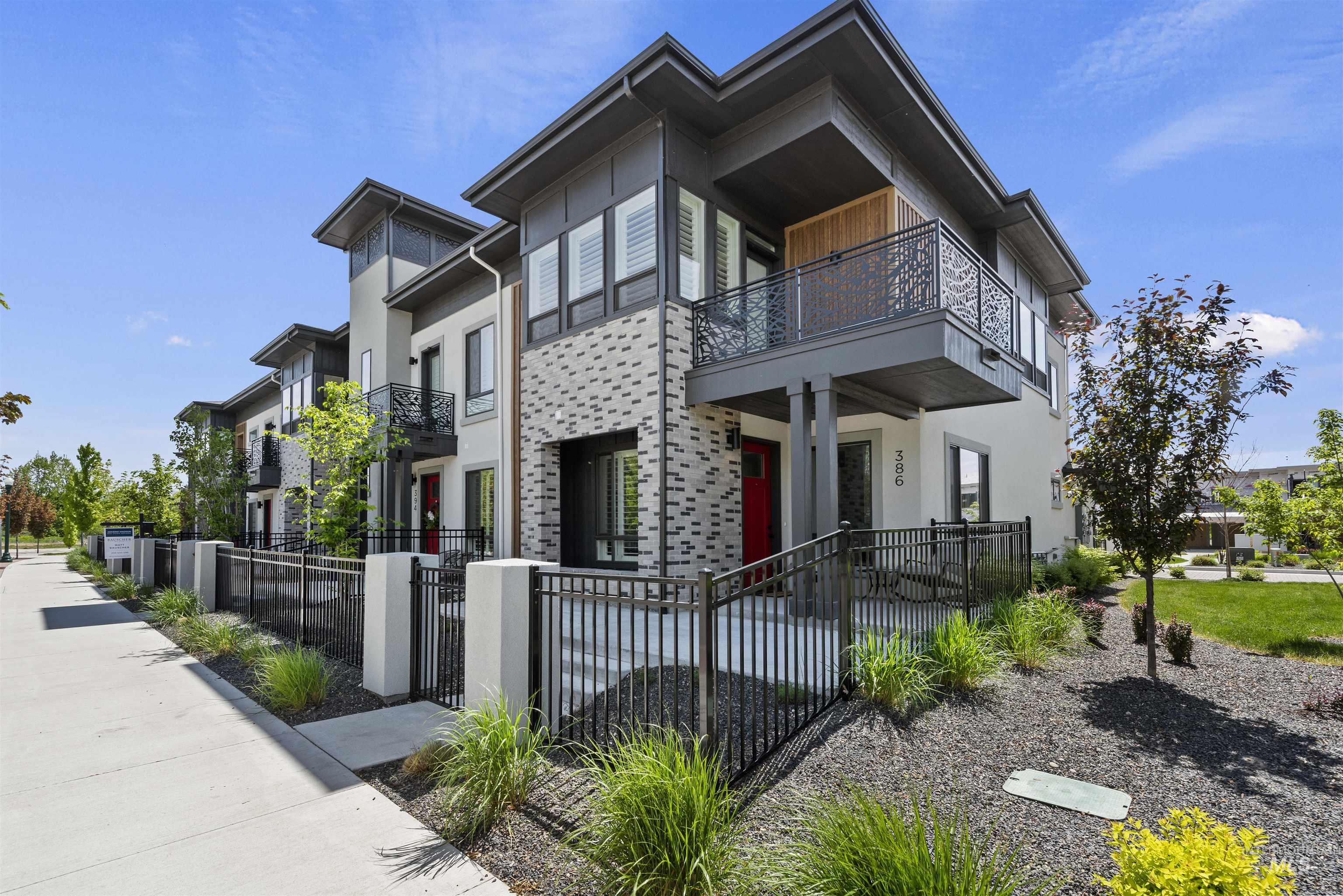 386 E Presidio Ln, Eagle, Idaho 83616, 3 Bedrooms, 2.5 Bathrooms, Residential For Sale, Price $565,000,MLS 98976848