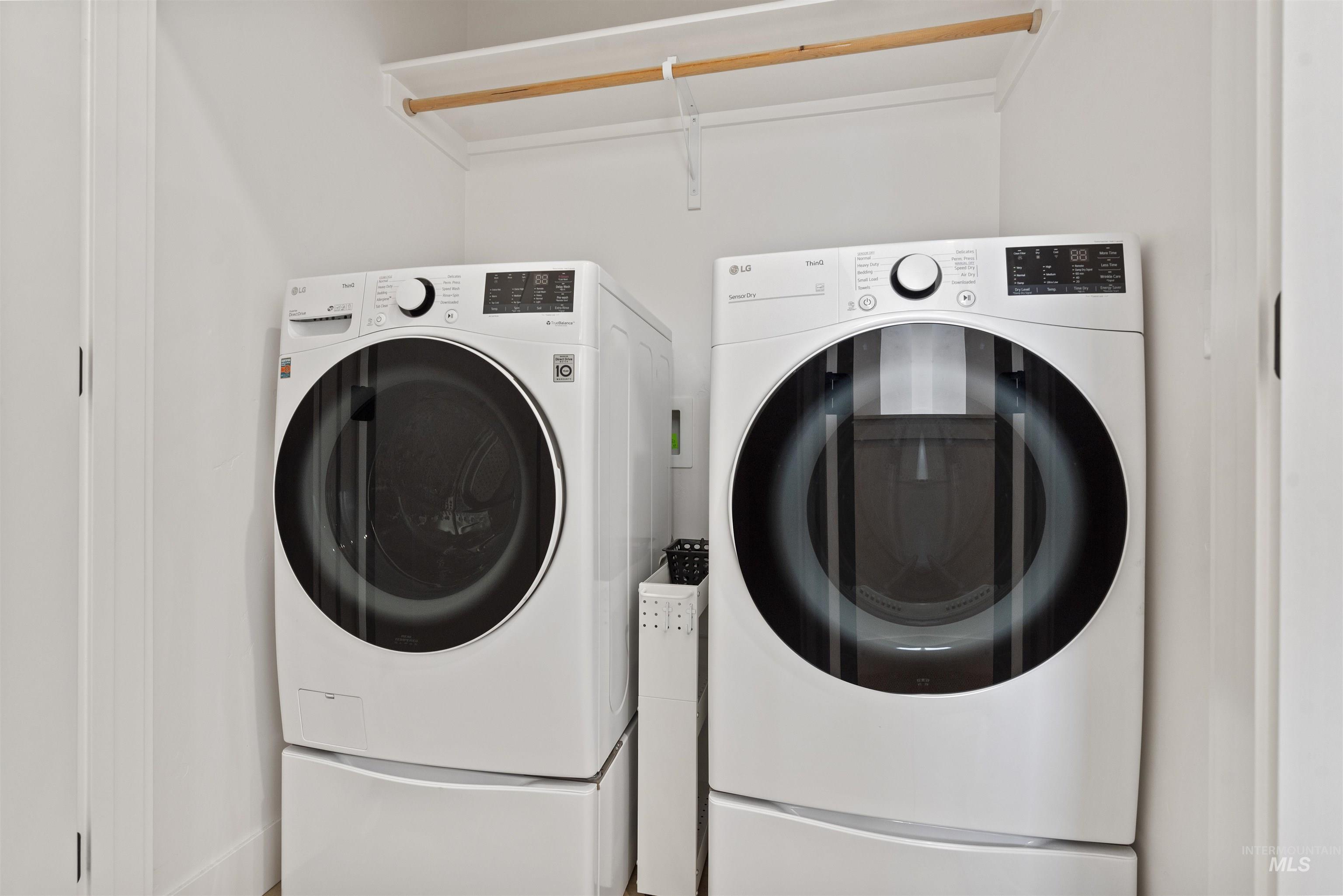 386 E Presidio Ln, Eagle, Idaho 83616, 3 Bedrooms, 2.5 Bathrooms, Residential For Sale, Price $565,000,MLS 98976848