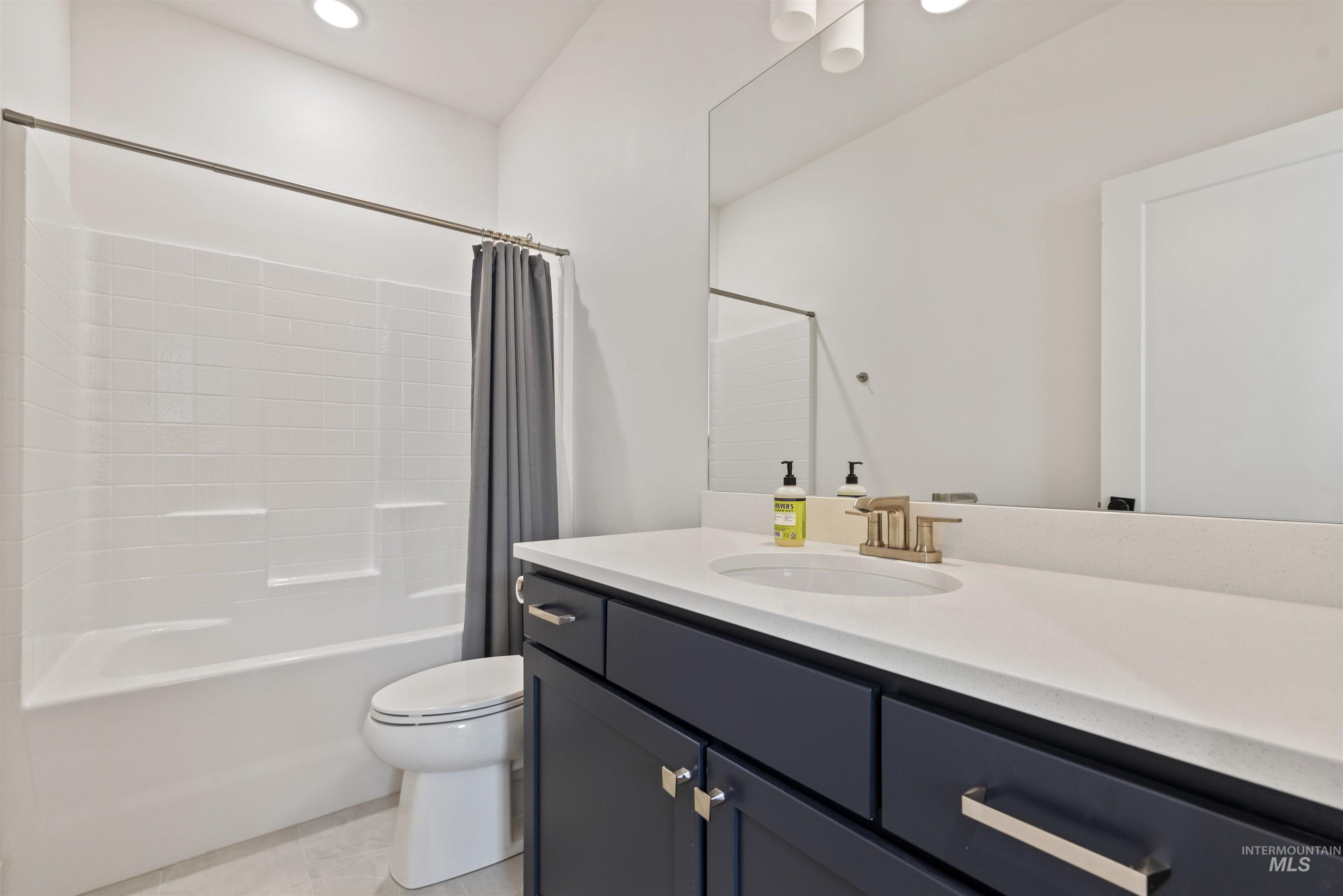 386 E Presidio Ln, Eagle, Idaho 83616, 3 Bedrooms, 2.5 Bathrooms, Residential For Sale, Price $565,000,MLS 98976848