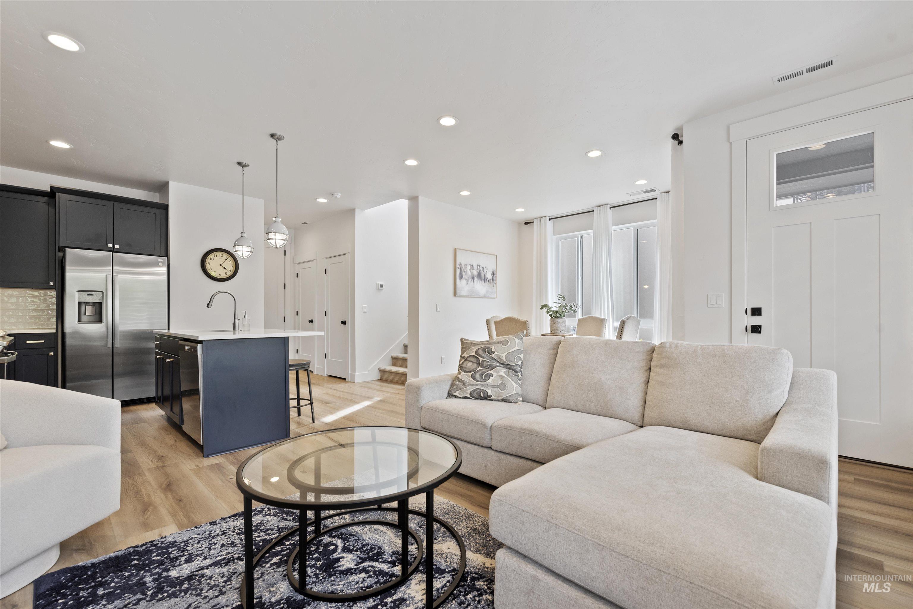 386 E Presidio Ln, Eagle, Idaho 83616, 3 Bedrooms, 2.5 Bathrooms, Residential For Sale, Price $565,000,MLS 98976848