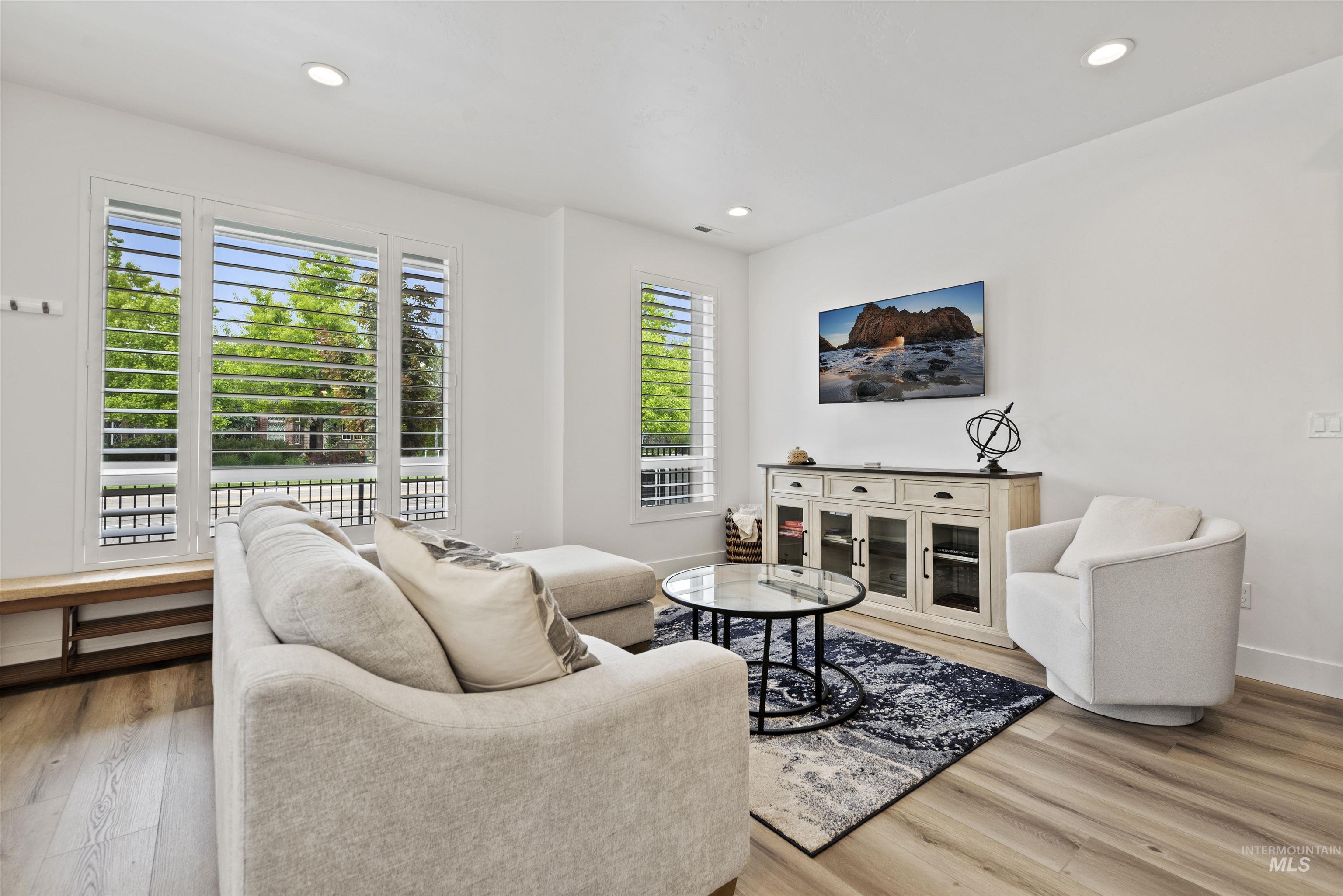 386 E Presidio Ln, Eagle, Idaho 83616, 3 Bedrooms, 2.5 Bathrooms, Residential For Sale, Price $565,000,MLS 98976848