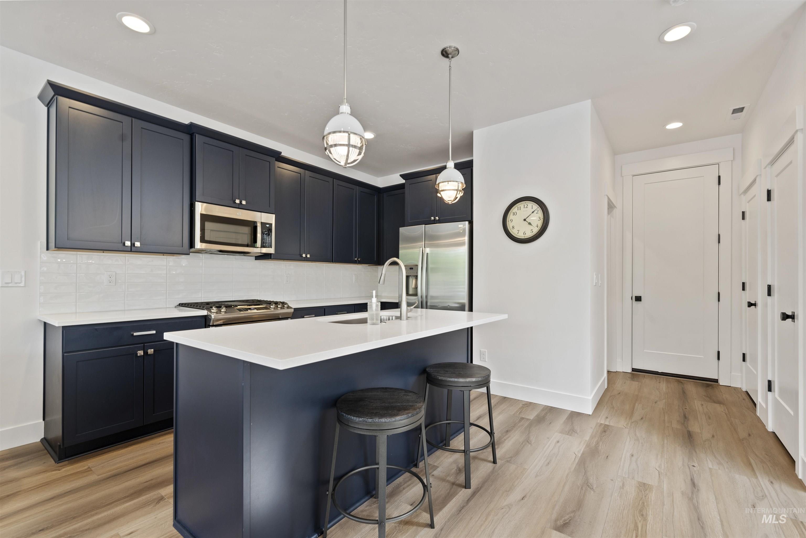 386 E Presidio Ln, Eagle, Idaho 83616, 3 Bedrooms, 2.5 Bathrooms, Residential For Sale, Price $565,000,MLS 98976848