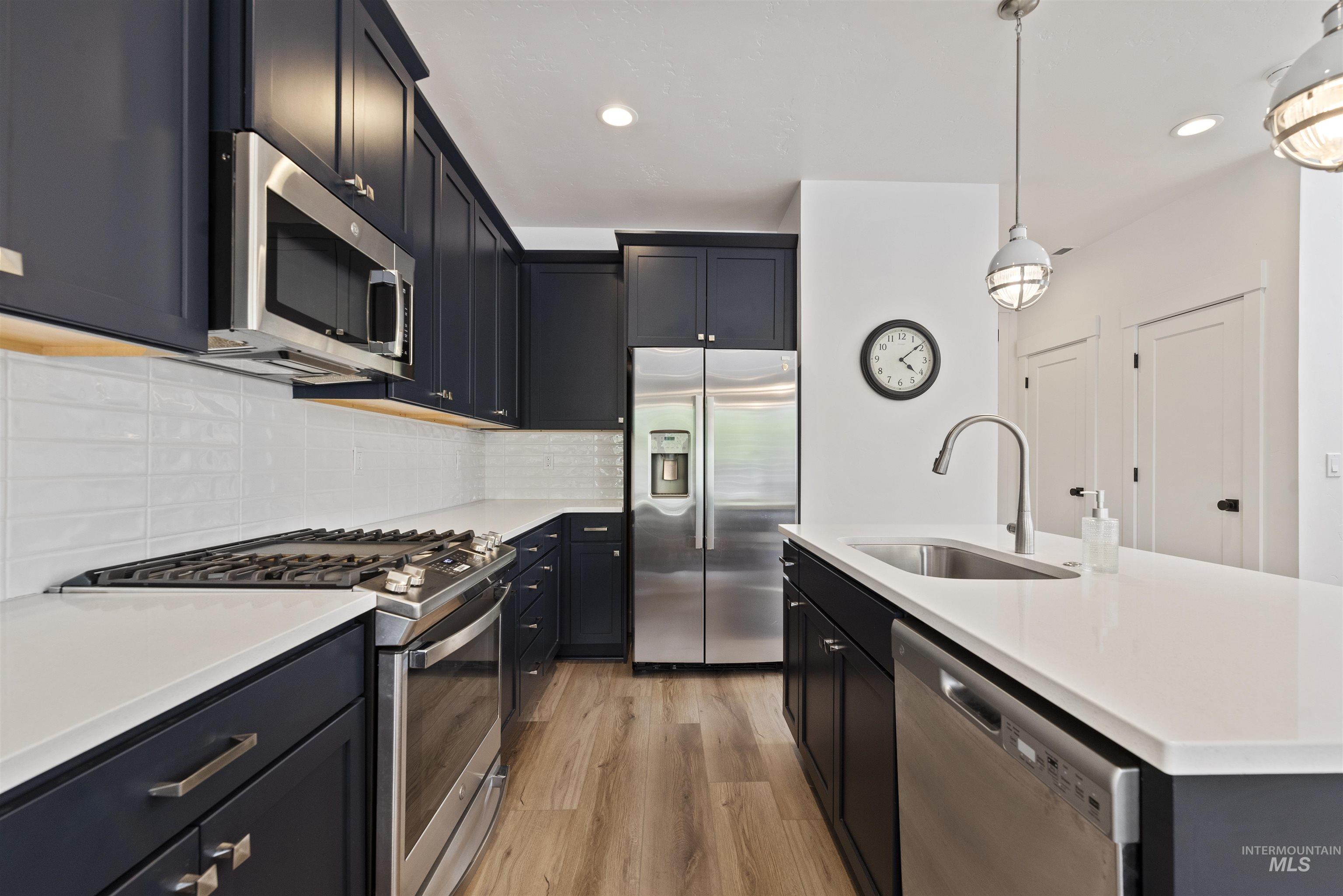 386 E Presidio Ln, Eagle, Idaho 83616, 3 Bedrooms, 2.5 Bathrooms, Residential For Sale, Price $565,000,MLS 98976848