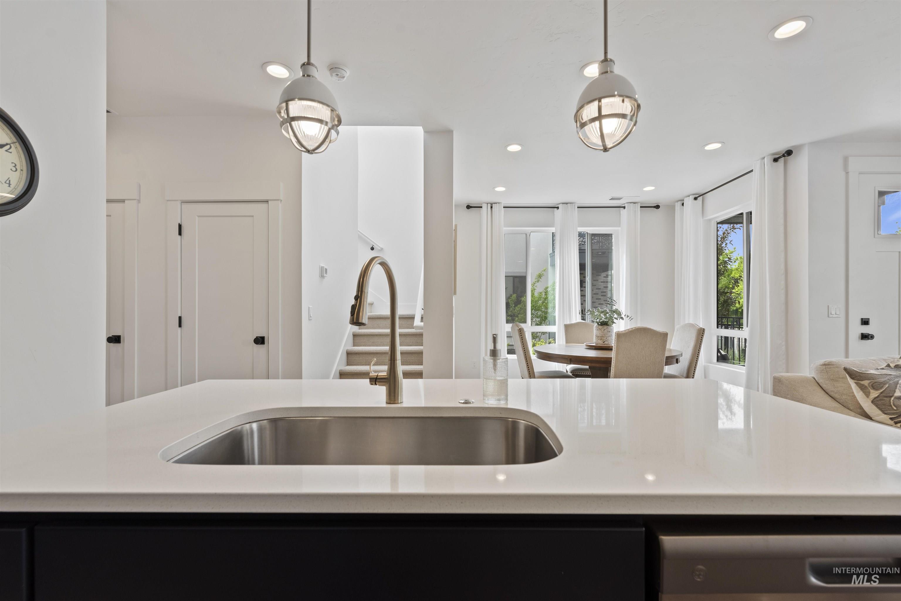 386 E Presidio Ln, Eagle, Idaho 83616, 3 Bedrooms, 2.5 Bathrooms, Residential For Sale, Price $565,000,MLS 98976848