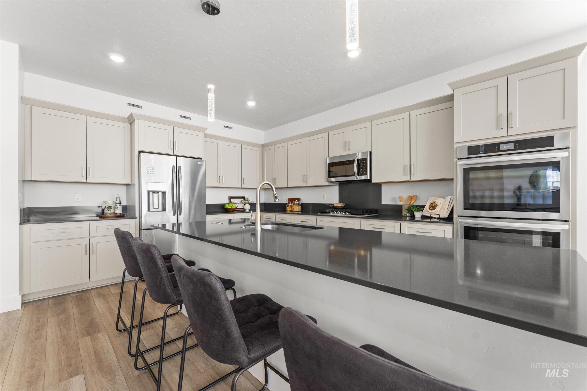 5419 E Victoria Falls Dr, Nampa, Idaho 83686, 3 Bedrooms, 2 Bathrooms, Residential For Sale, Price $559,500,MLS 98976849