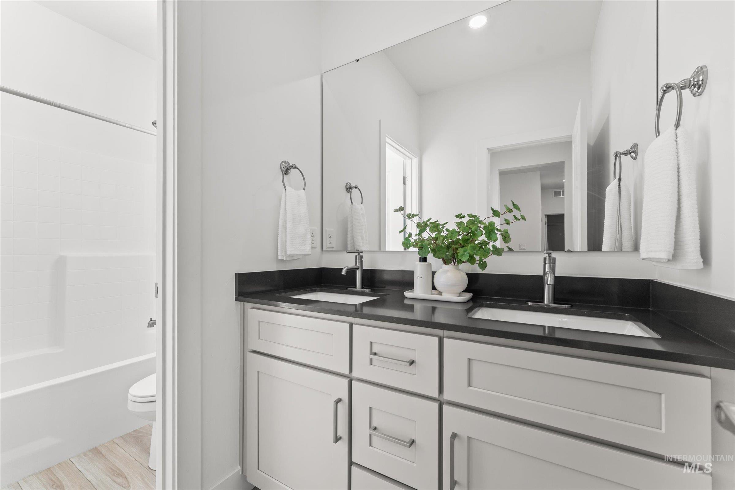 5419 E Victoria Falls Dr, Nampa, Idaho 83686, 3 Bedrooms, 2 Bathrooms, Residential For Sale, Price $559,500,MLS 98976849