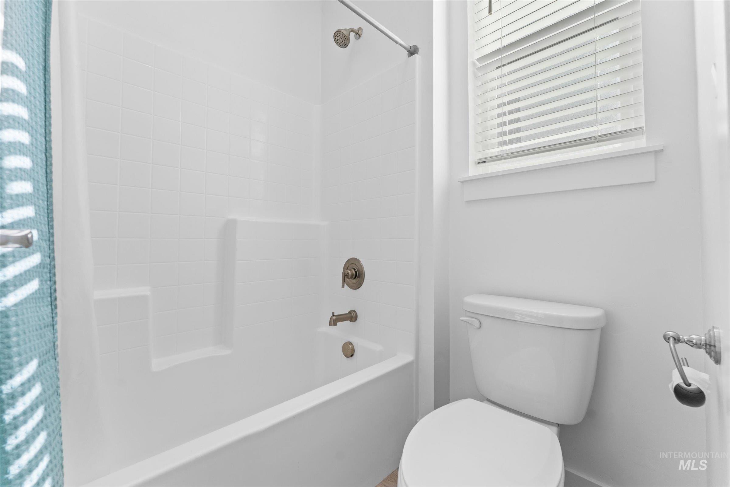 5419 E Victoria Falls Dr, Nampa, Idaho 83686, 3 Bedrooms, 2 Bathrooms, Residential For Sale, Price $559,500,MLS 98976849